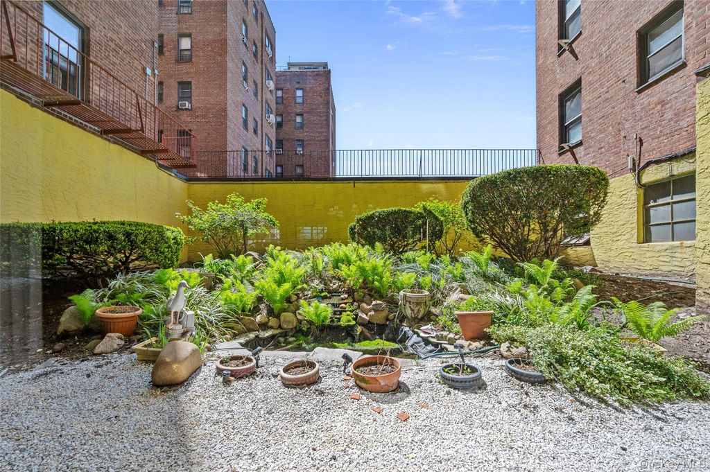 Photo of 14350 Hoover Avenue #505, Briarwood, NY 11435 (MLS # 981755)