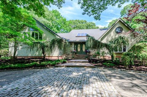 Homes For Sale - 33 Meadow Farm Road<br/> East Islip, NY 11730