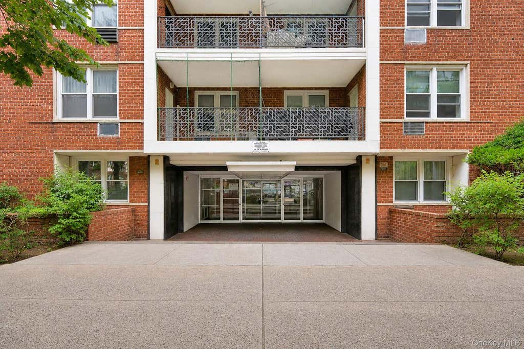 Photo of 144-30 Sanford Avenue #6L, Flushing, NY 11355 (MLS # 1033804)