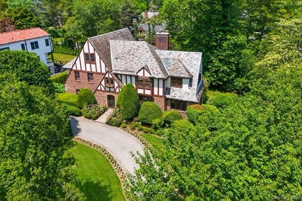 260 OVERLOOK RD, NEW ROCHELLE, NY 10804 - Image d8d754a9cd69e3728bf6bdb6b5cd20ed/1572457826