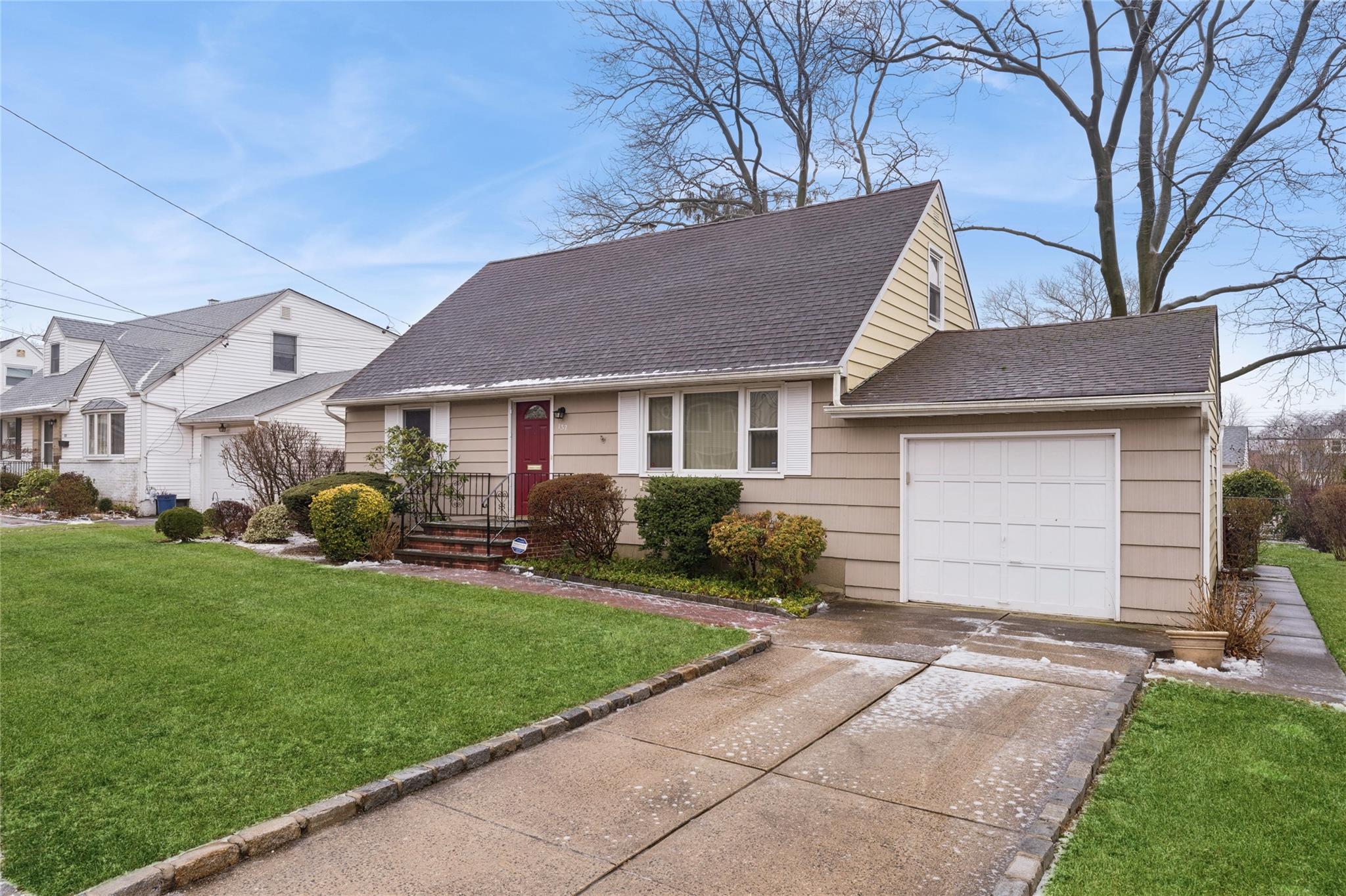 137 Arleigh Drive, Albertson, New York image 2