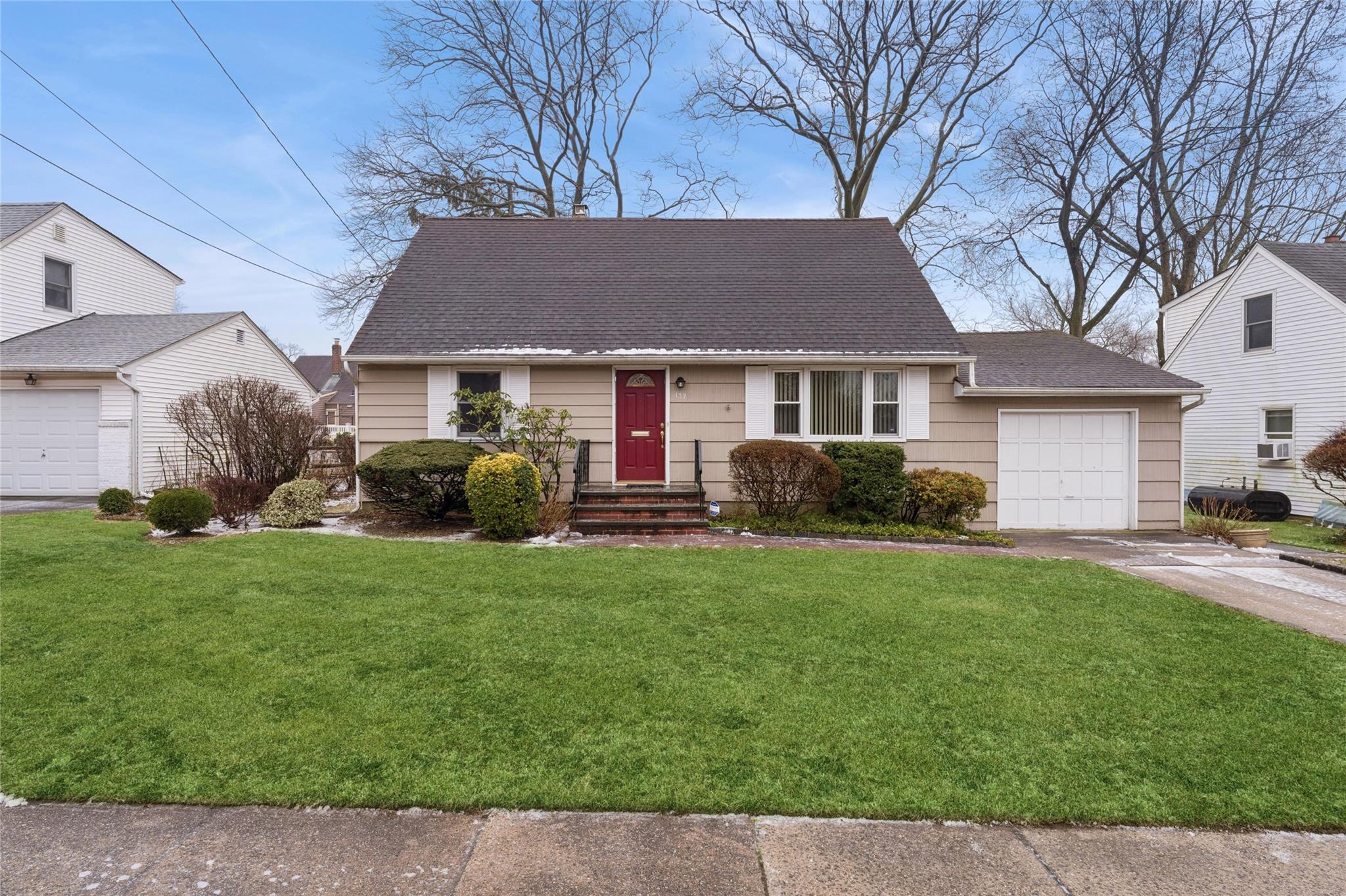 137 Arleigh Drive, Albertson, New York image 1