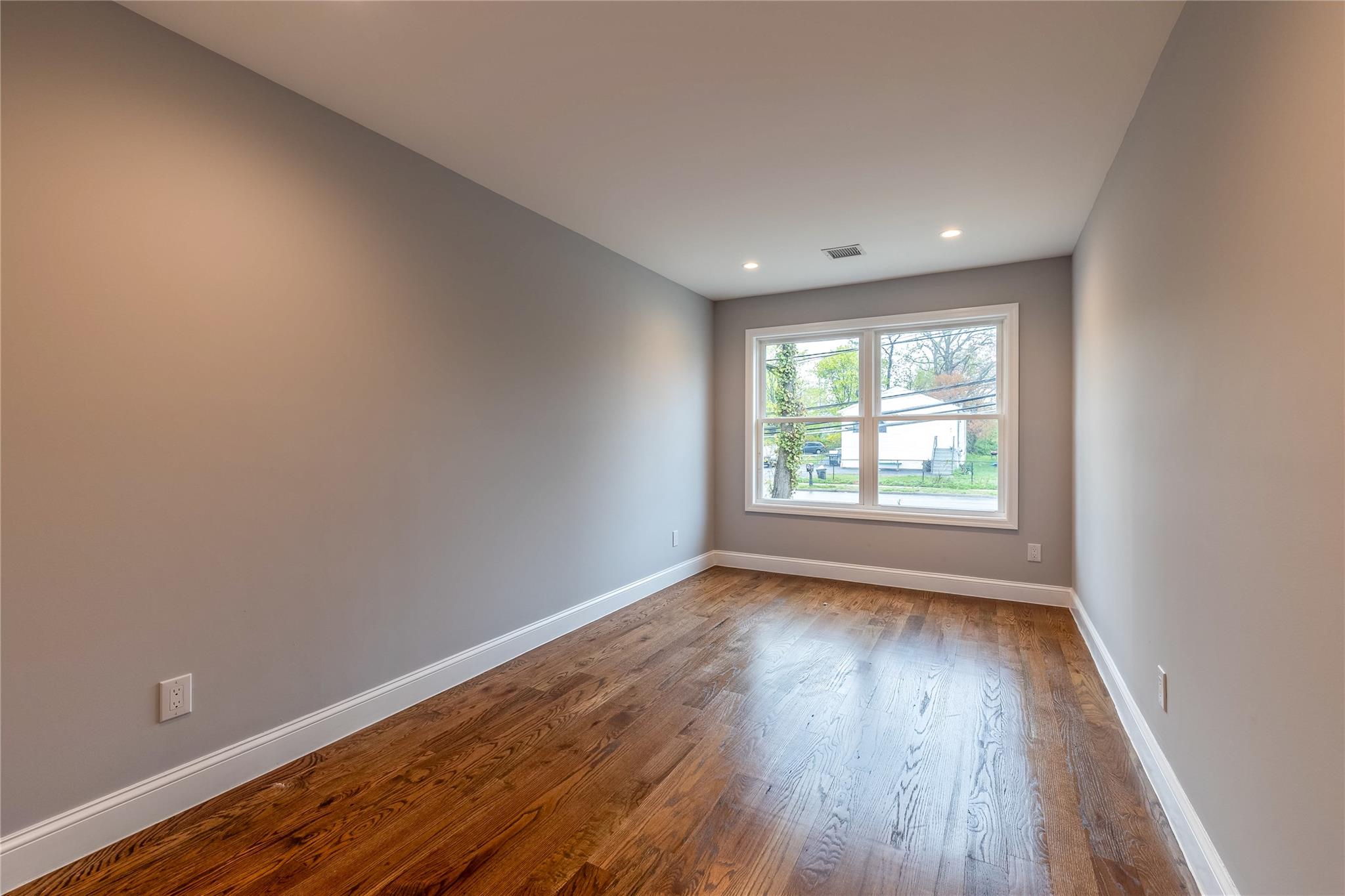 32 Grand Boulevard, Wyandanch, New York image 8