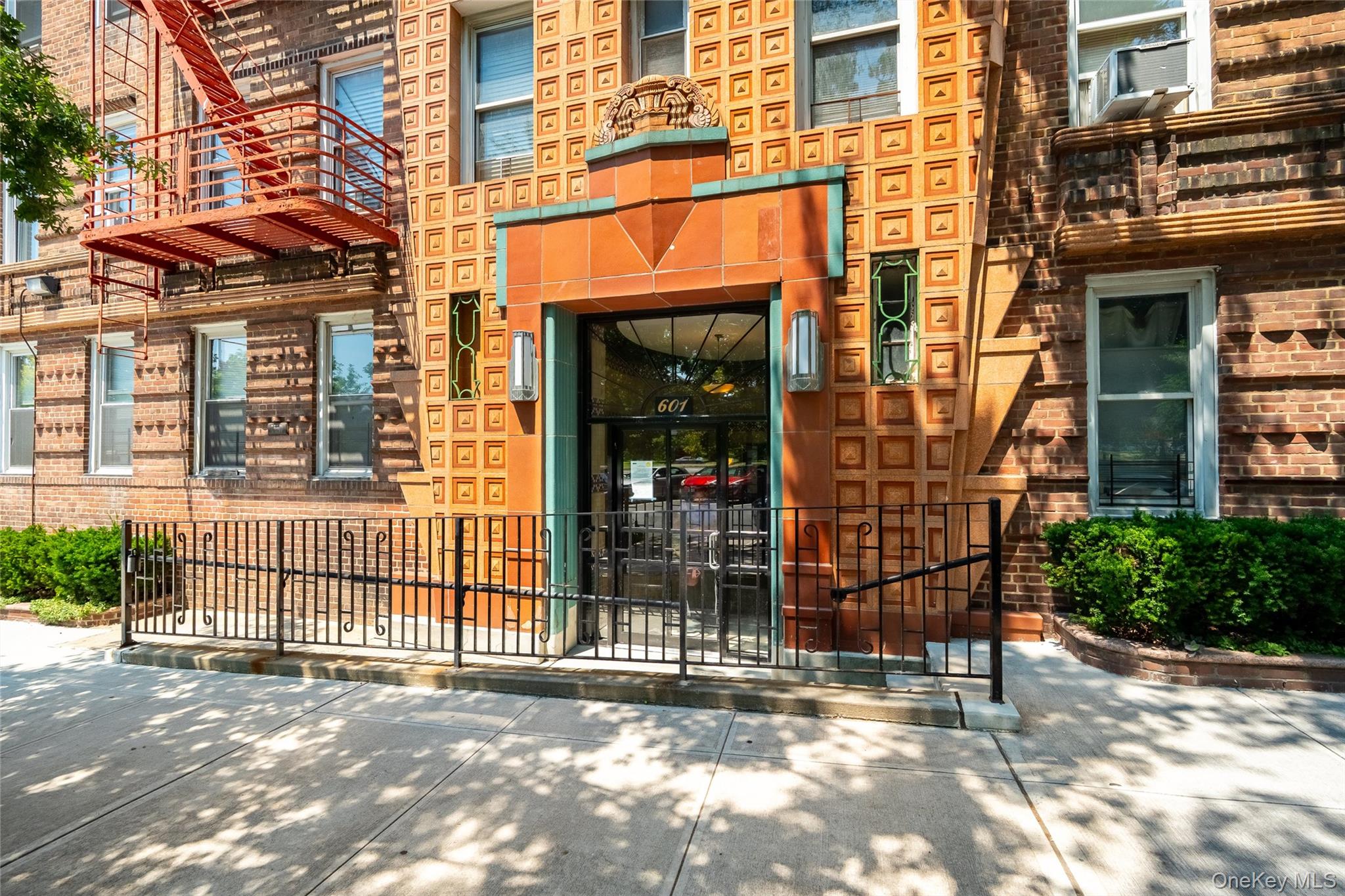 601 Pelham Parkway N 514