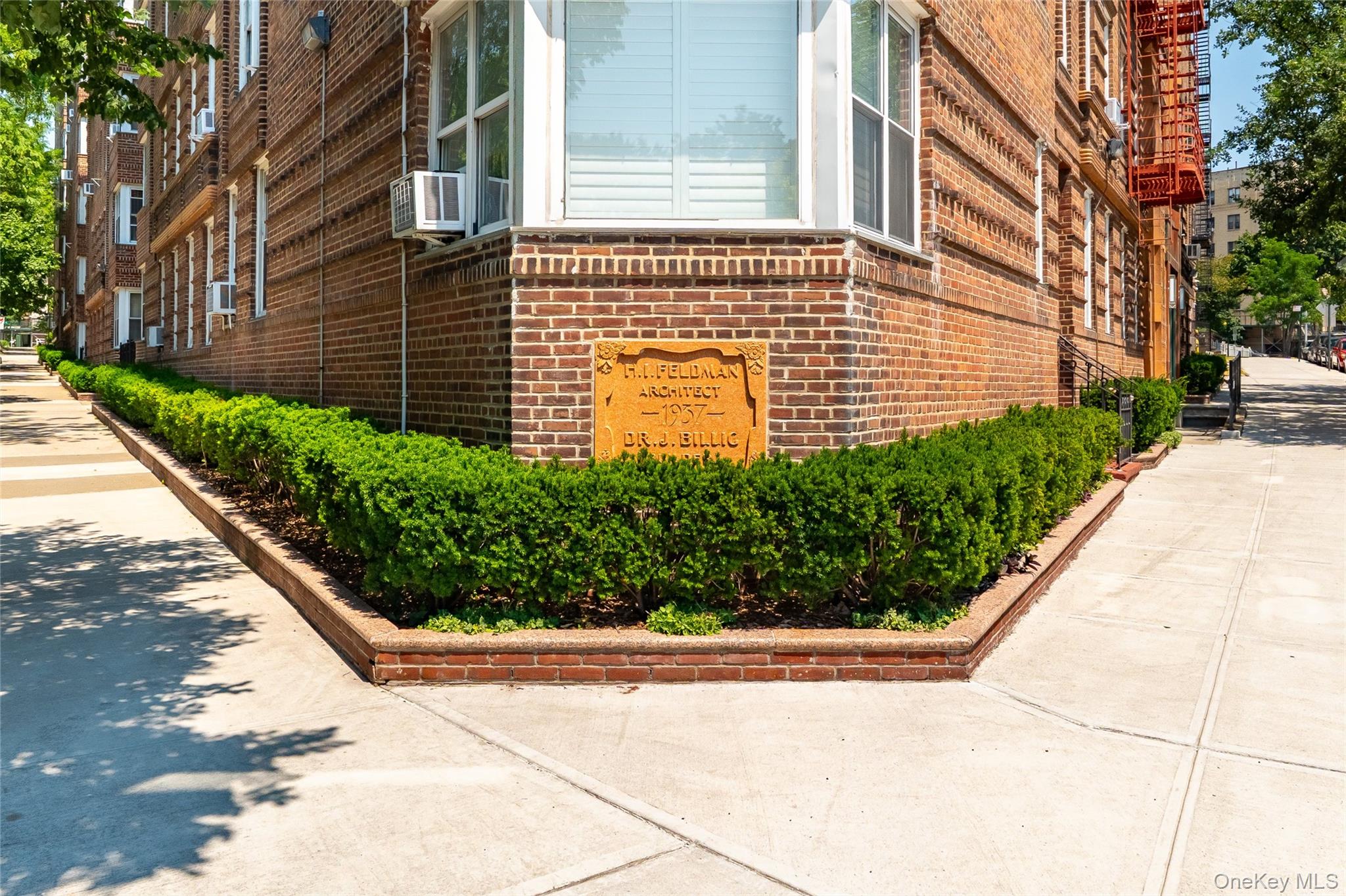 601 Pelham Parkway N 514