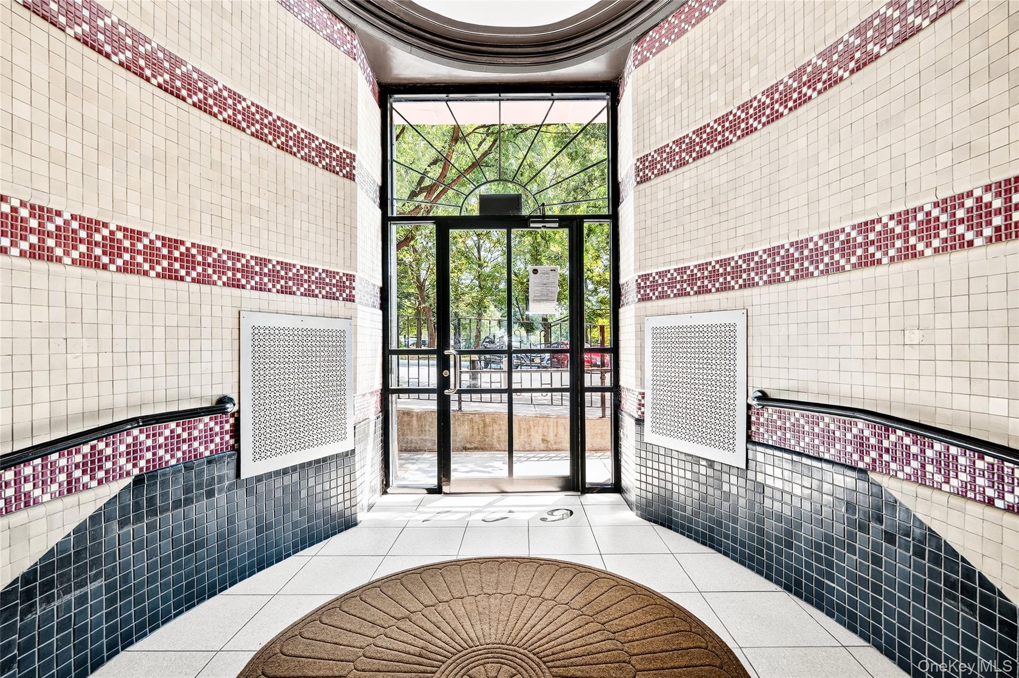 601 Pelham Parkway N 514