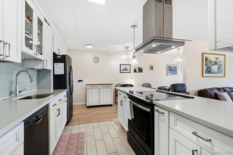 Condo For Sale - 200 High Point Drive #214<br/> Hartsdale, NY 10530