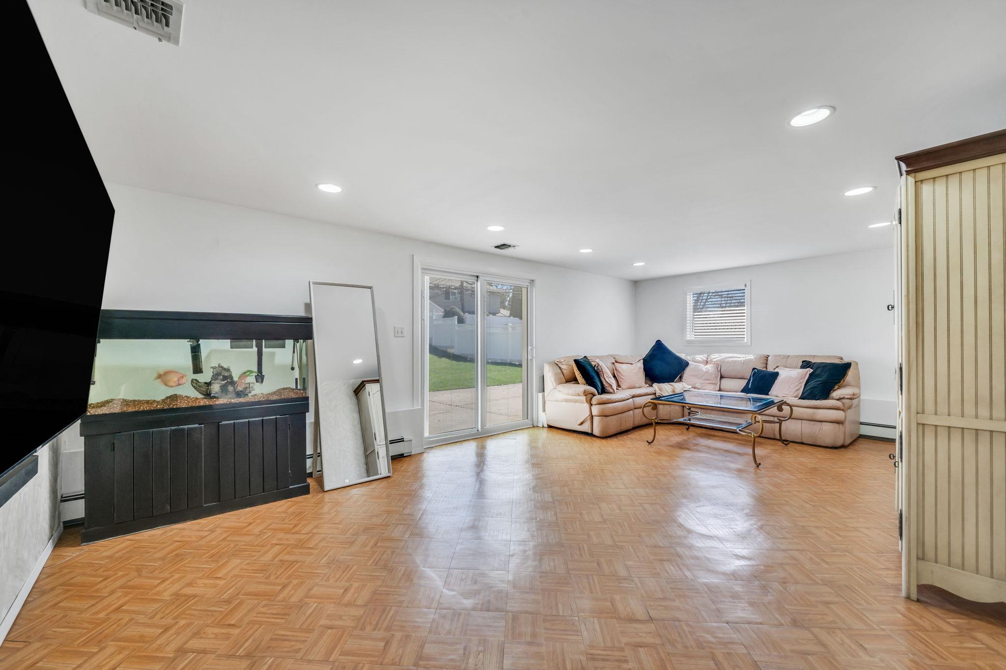 42 Marlene Drive, Syosset, New York image 9