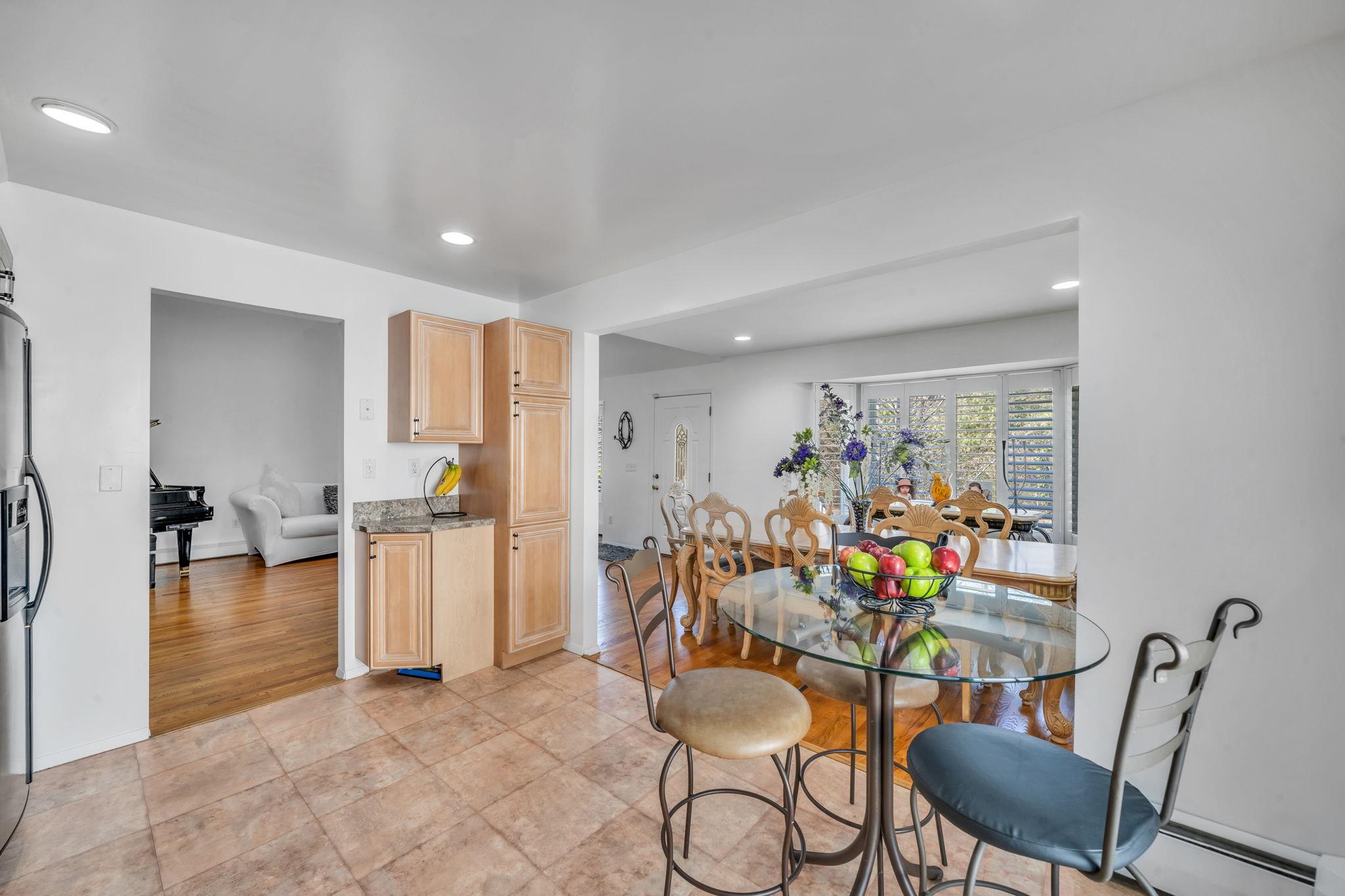 42 Marlene Drive, Syosset, New York image 8