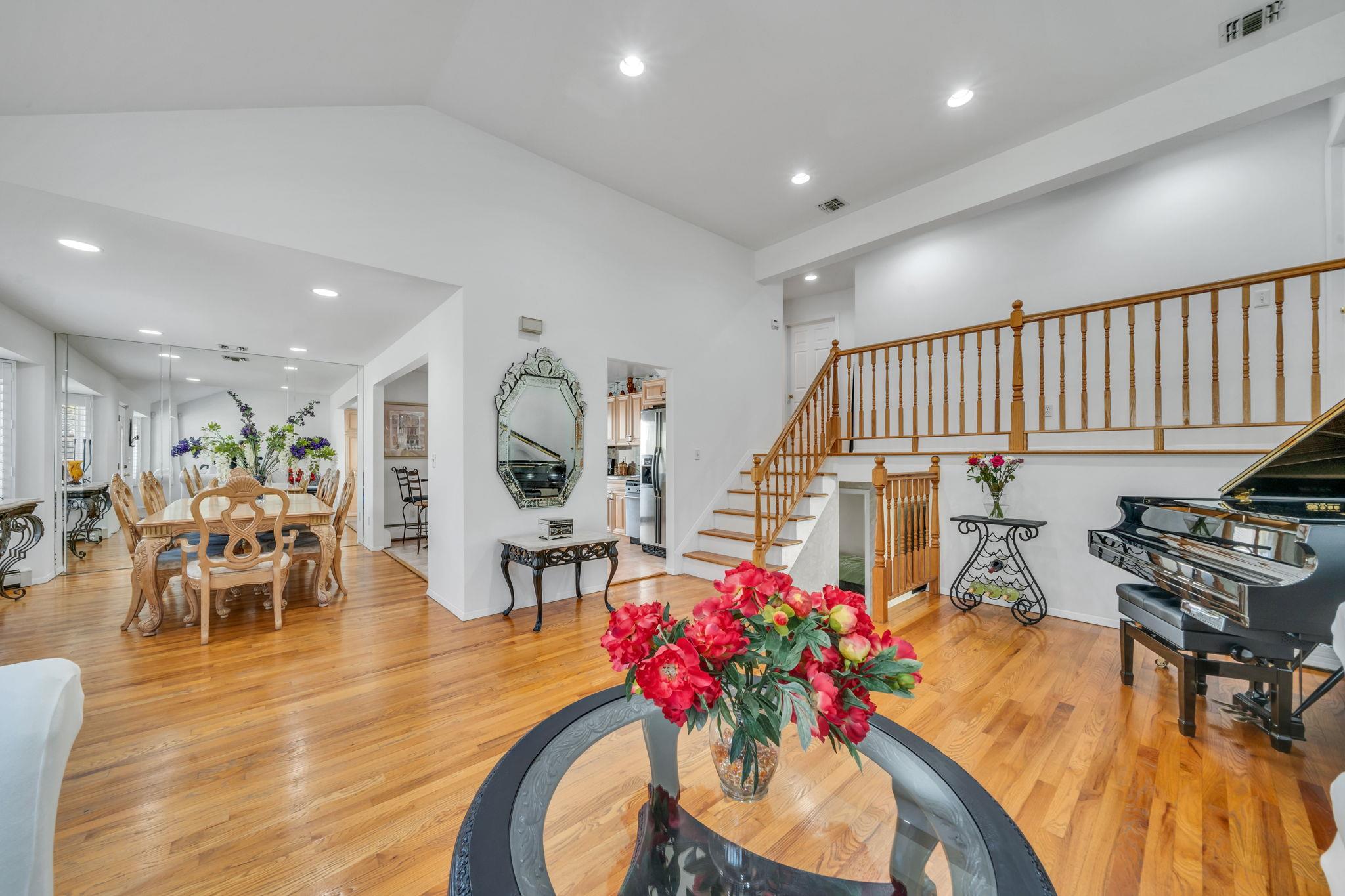 42 Marlene Drive, Syosset, New York image 4