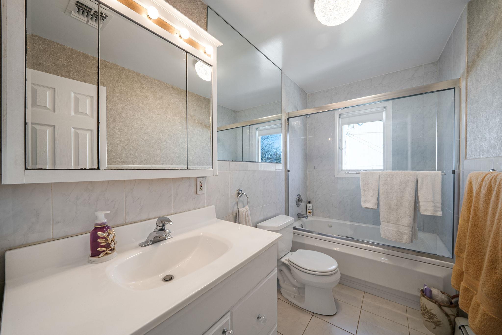 42 Marlene Drive, Syosset, New York image 14