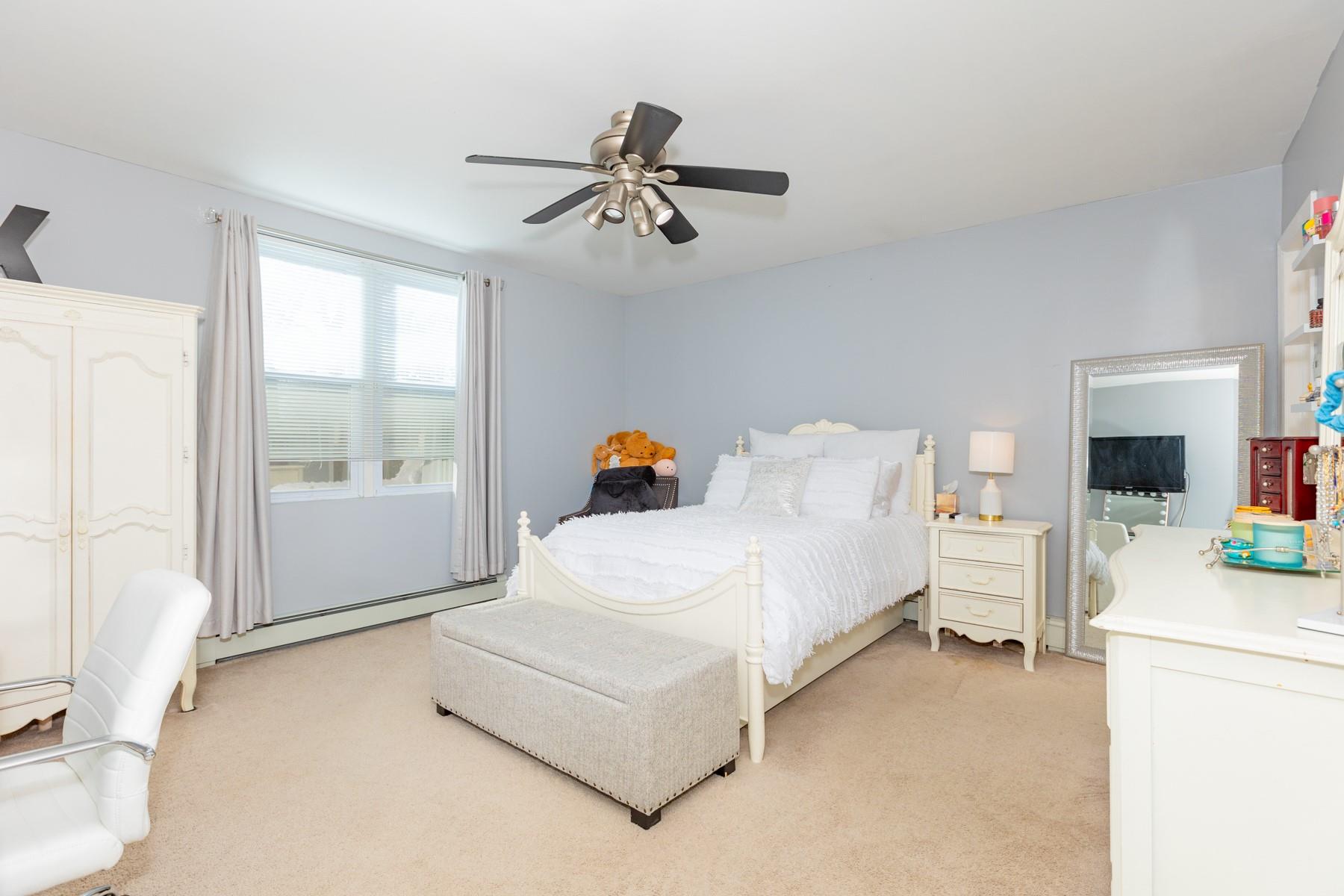 1076 Westminster Avenue, Dix Hills, New York image 19