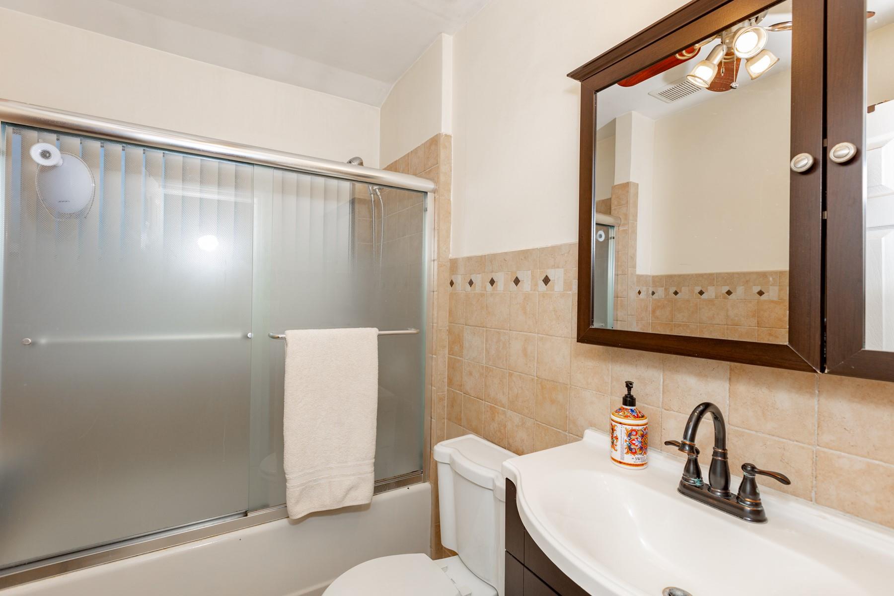 1076 Westminster Avenue, Dix Hills, New York image 23