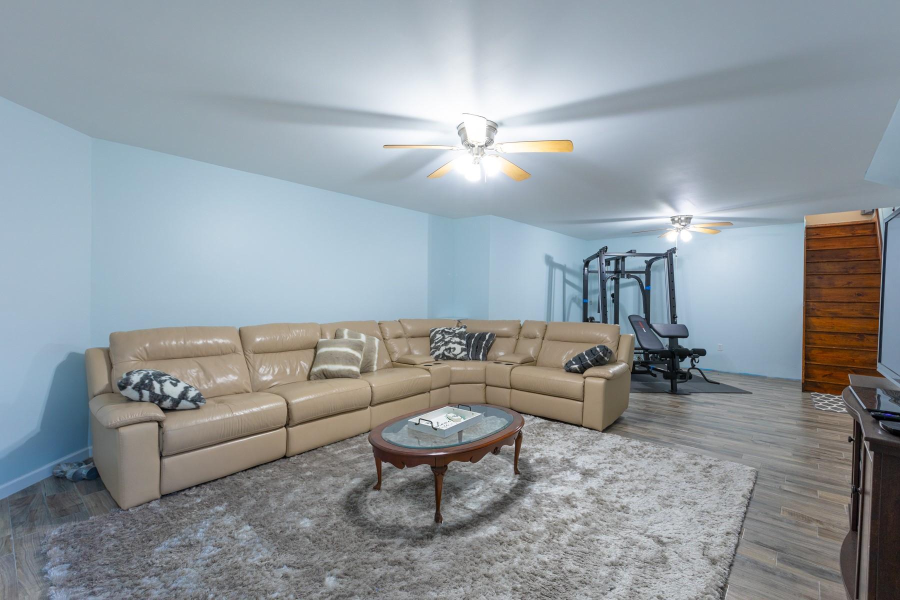 1076 Westminster Avenue, Dix Hills, New York image 26