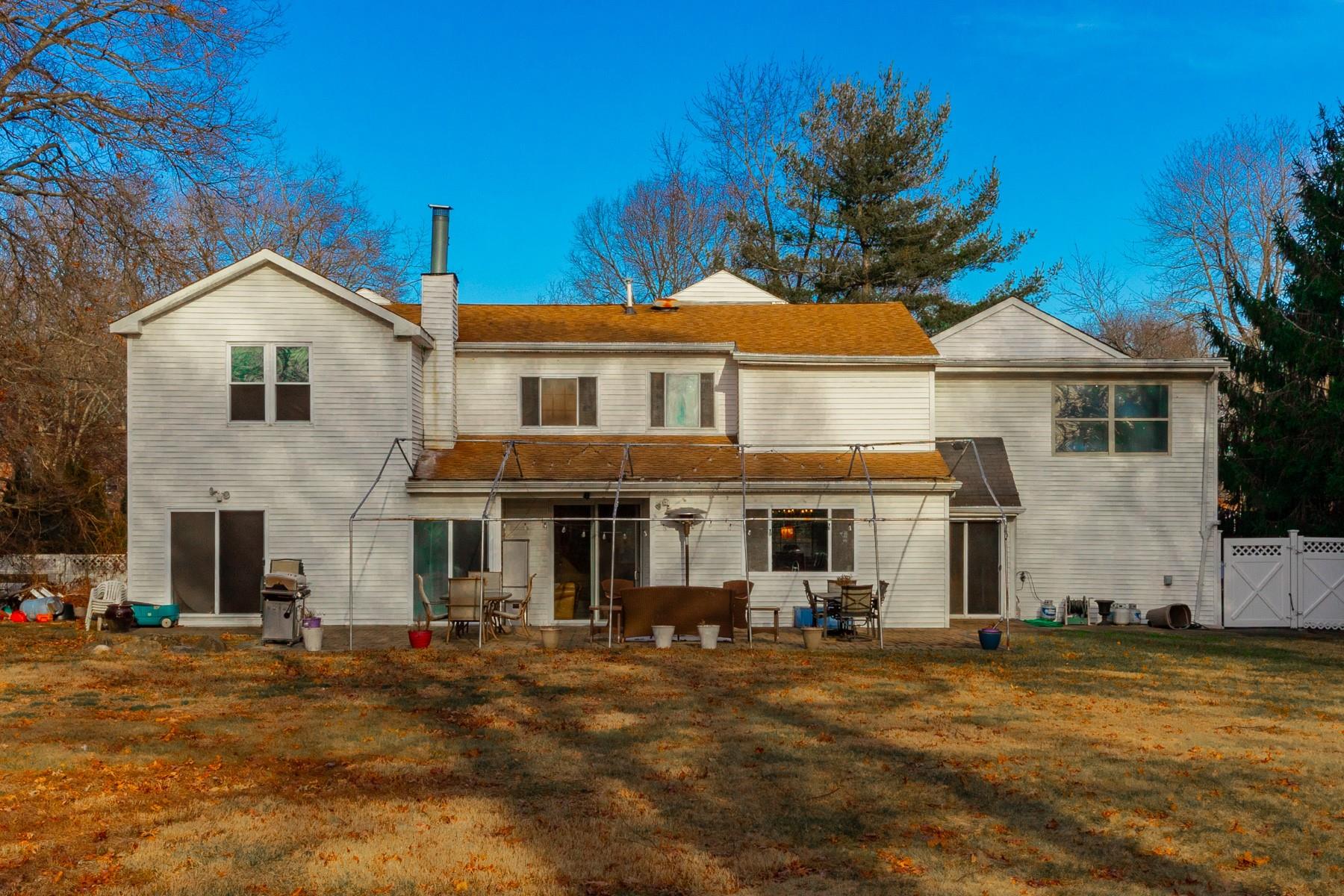 1076 Westminster Avenue, Dix Hills, New York image 34