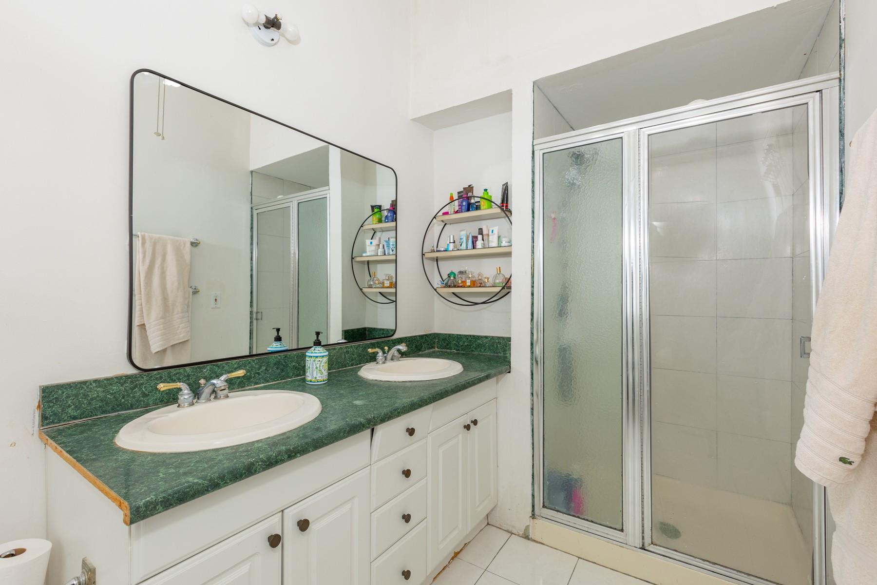 1076 Westminster Avenue, Dix Hills, New York image 16