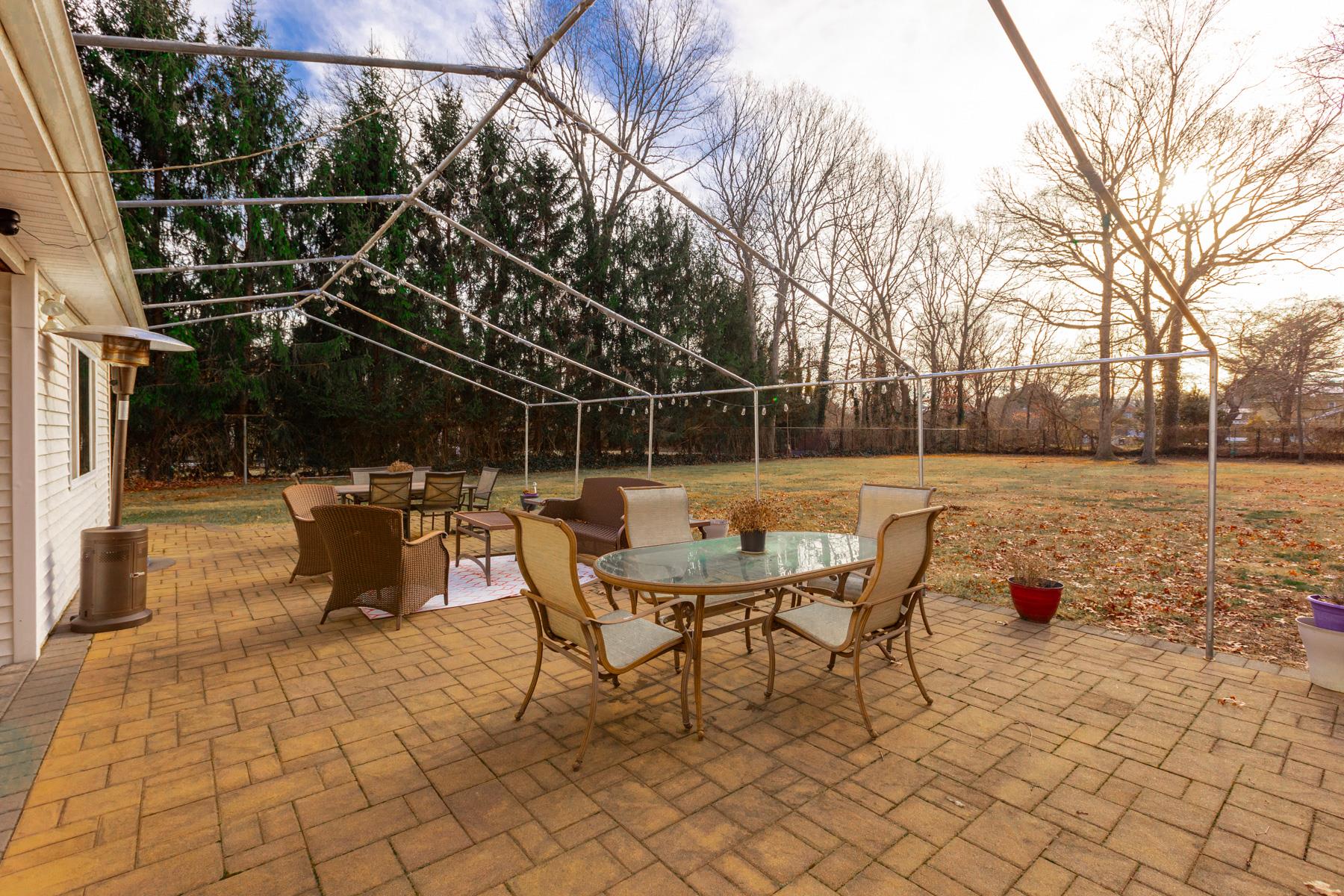 1076 Westminster Avenue, Dix Hills, New York image 31