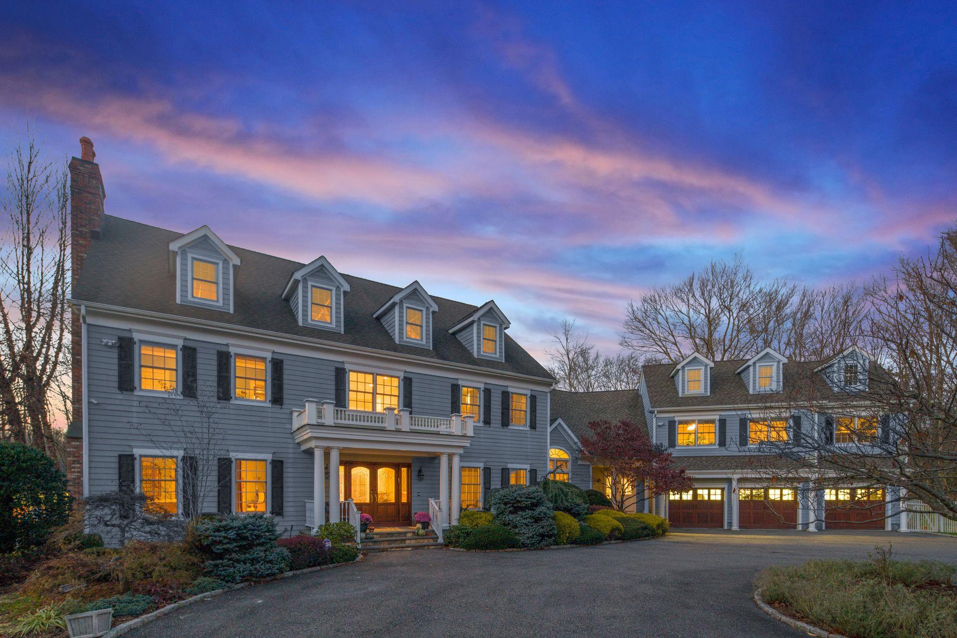 Stone Bridge Lane, Bedford Hills, New York - 6 Bedrooms  
8.5 Bathrooms  
18 Rooms - 