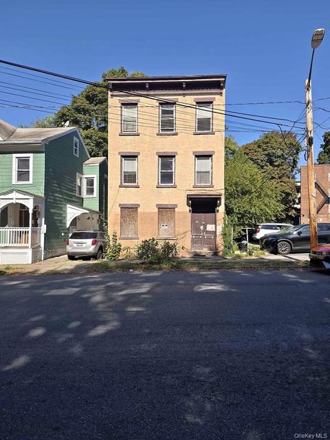 Photo of 86 Montgomery Street, Poughkeepsie, NY 12601 (MLS # 927875) Photo of 86 Montgomery Street, Poughkeepsie, NY 12601 (MLS # 927875)