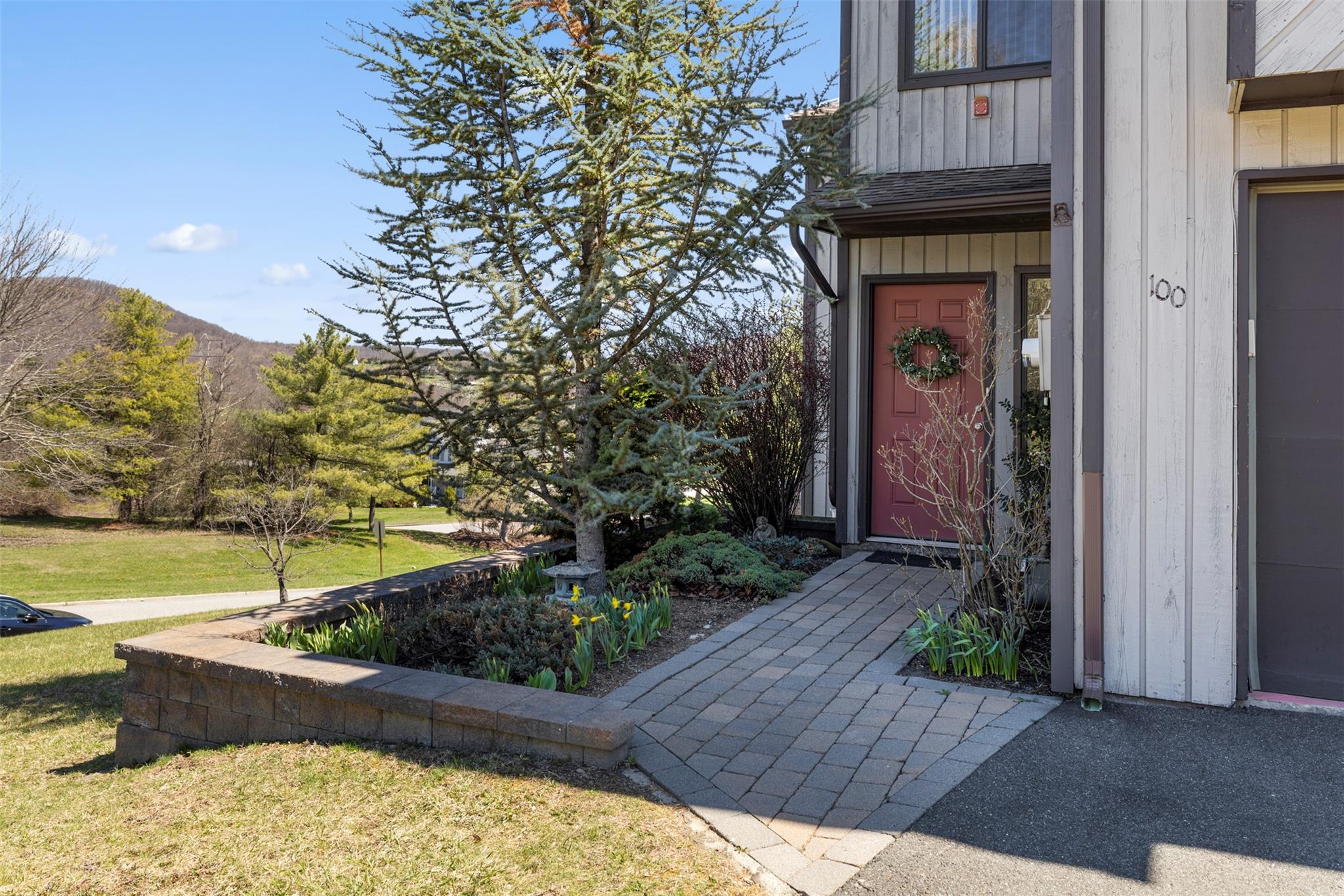 100 Marian Court, Warwick, New York image 2
