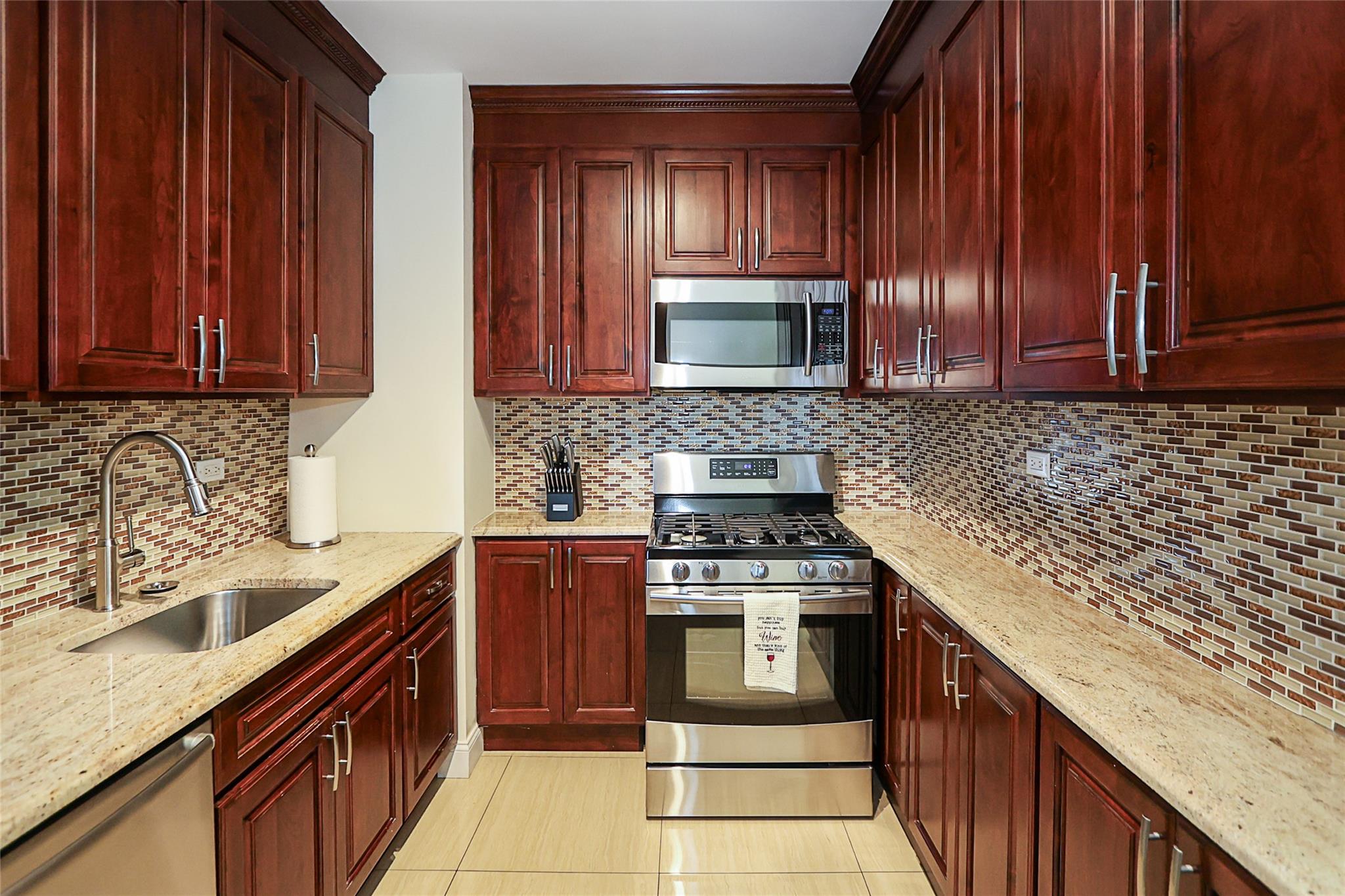 18-15 215th St #17H, Bayside, New York image 11