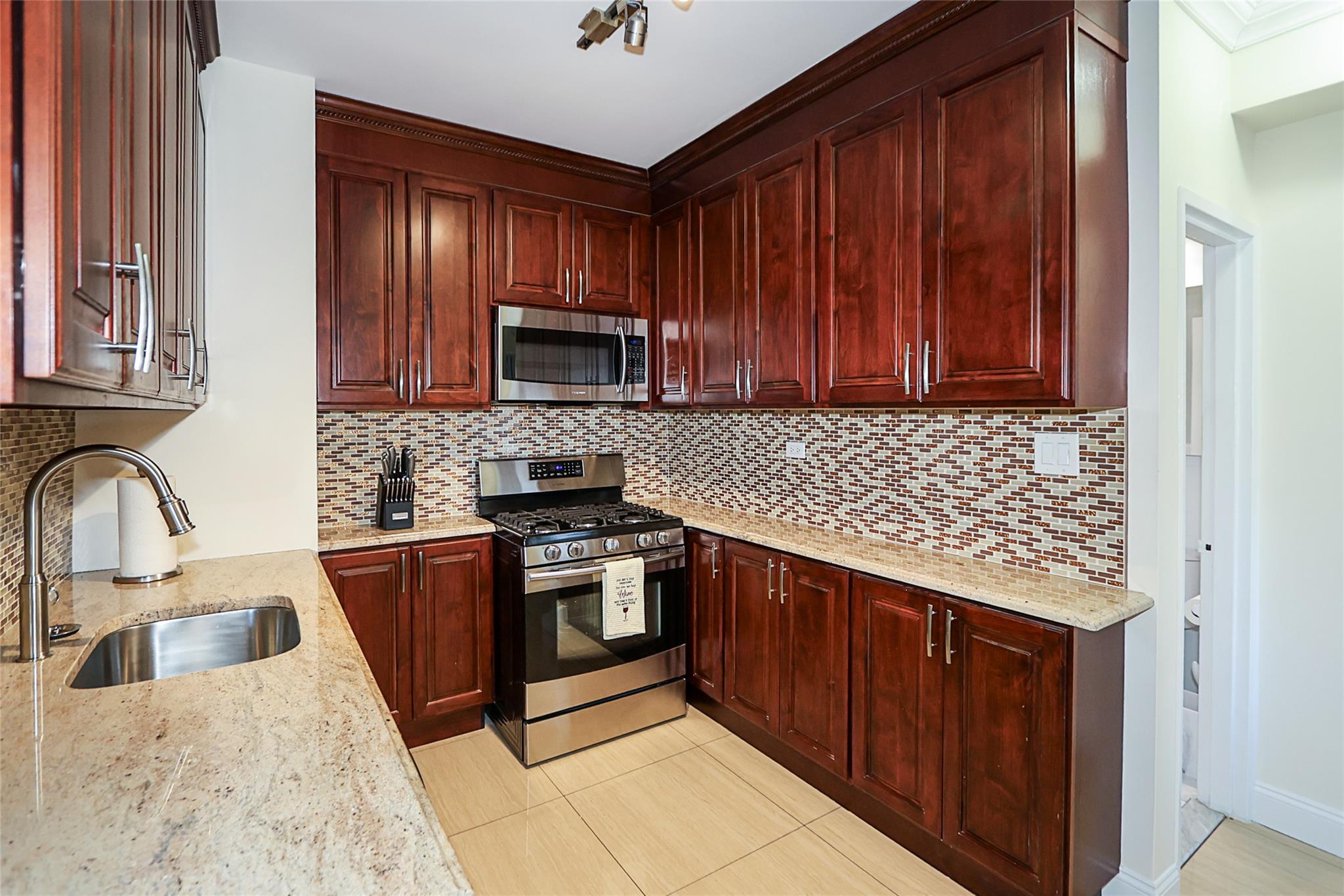 18-15 215th St #17H, Bayside, New York image 10