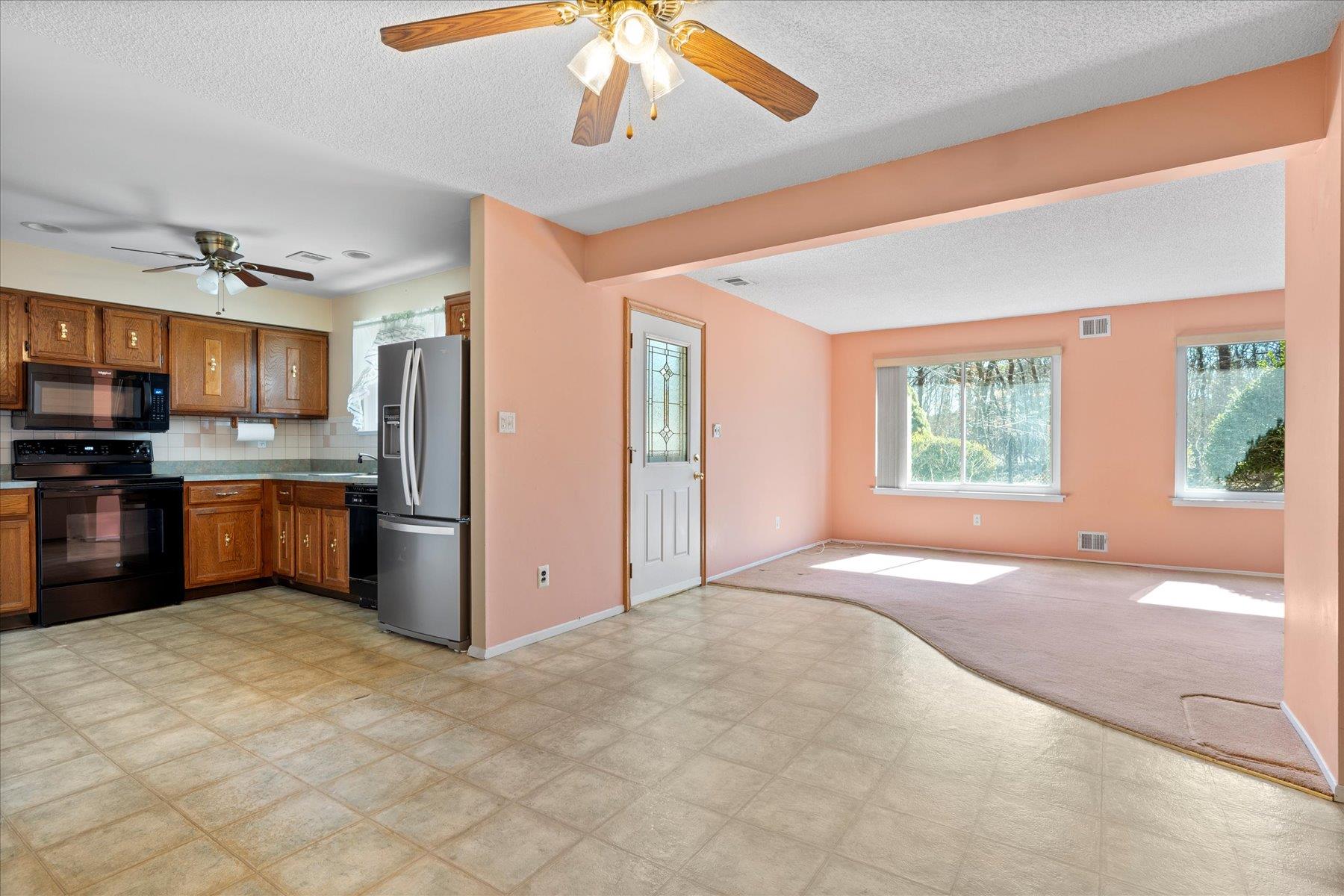 208 Springmeadow Drive #B, Holbrook, New York image 2