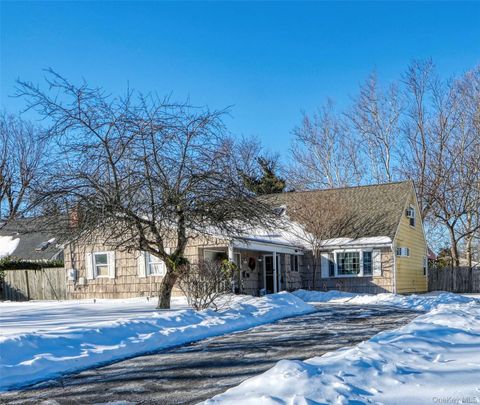 Photo of 24 Normandy Drive, Holbrook, NY 11741 (MLS # 957194)