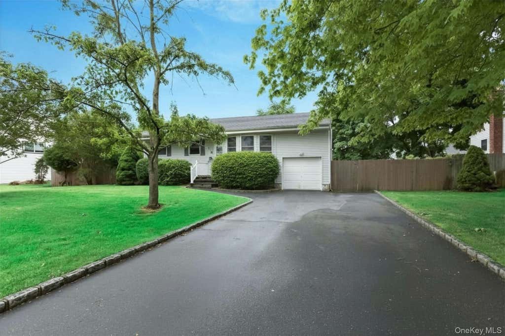 Photo of 10 Brian Drive, East Islip, NY 11730 (MLS # 1017918)