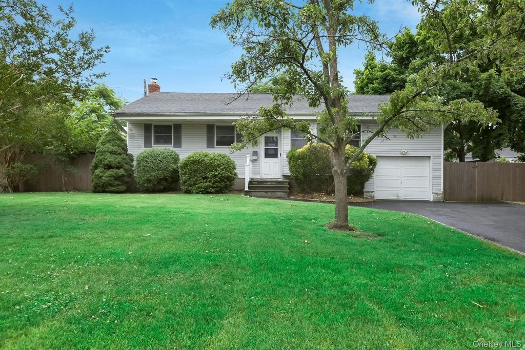 Photo of 10 Brian Drive, East Islip, NY 11730 (MLS # 1017918)