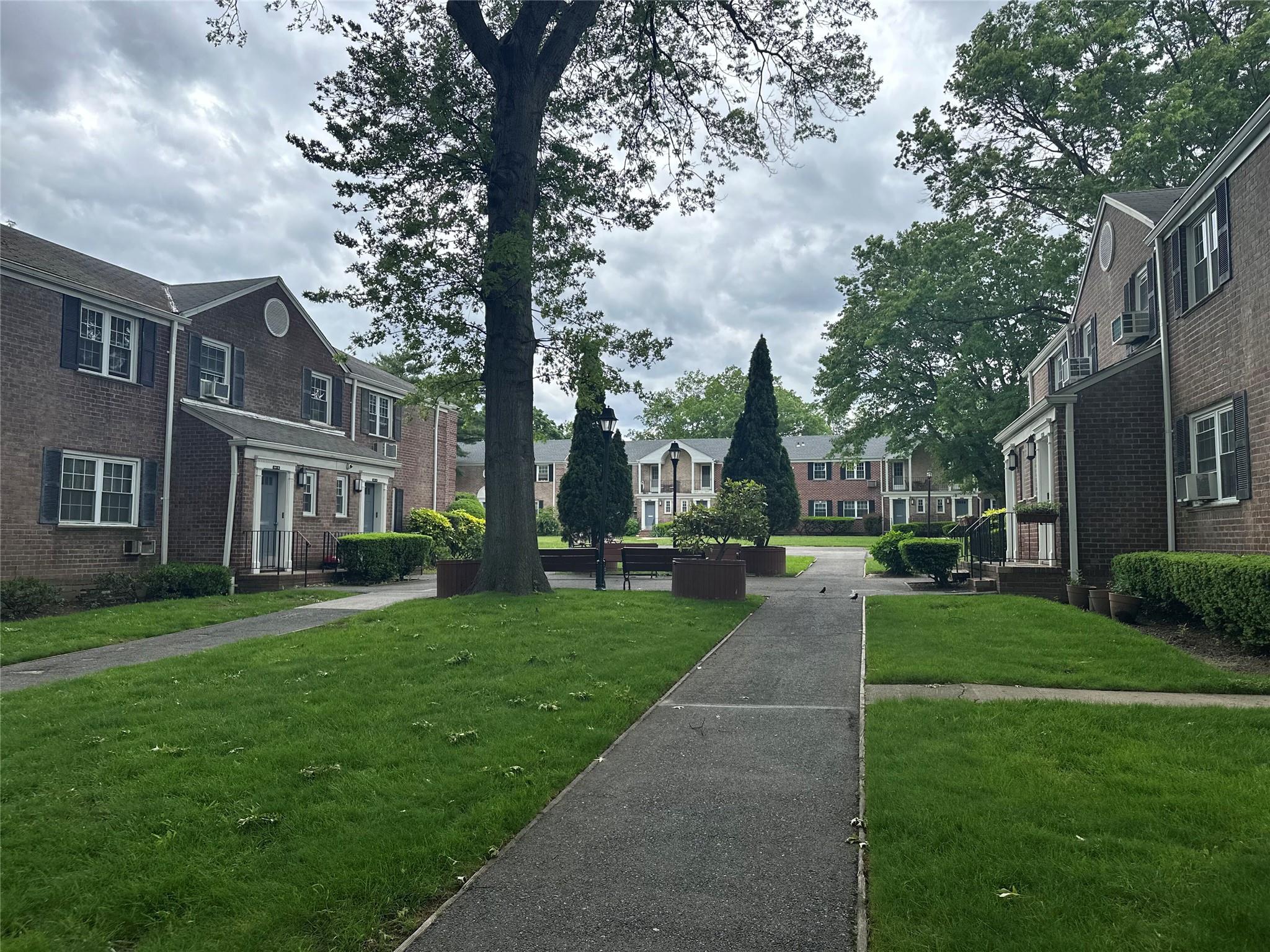 64th Avenue 43A/545, Oakland Gardens, Queens, NY - 1 Bedrooms  
1 Bathrooms  
3 Rooms - 