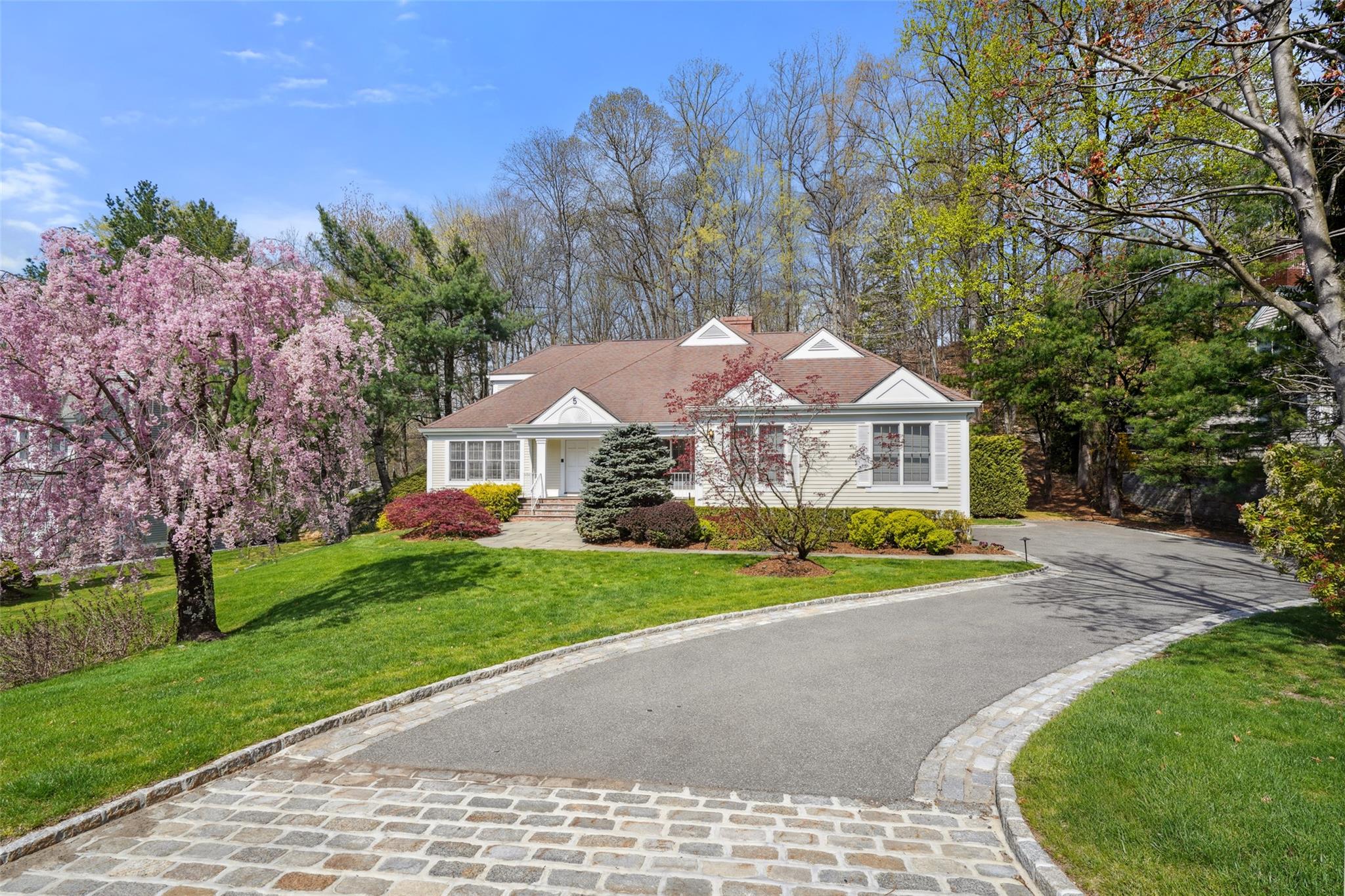 Avery Court, West Harrison, New York - 3 Bedrooms  
4 Bathrooms  
10 Rooms - 