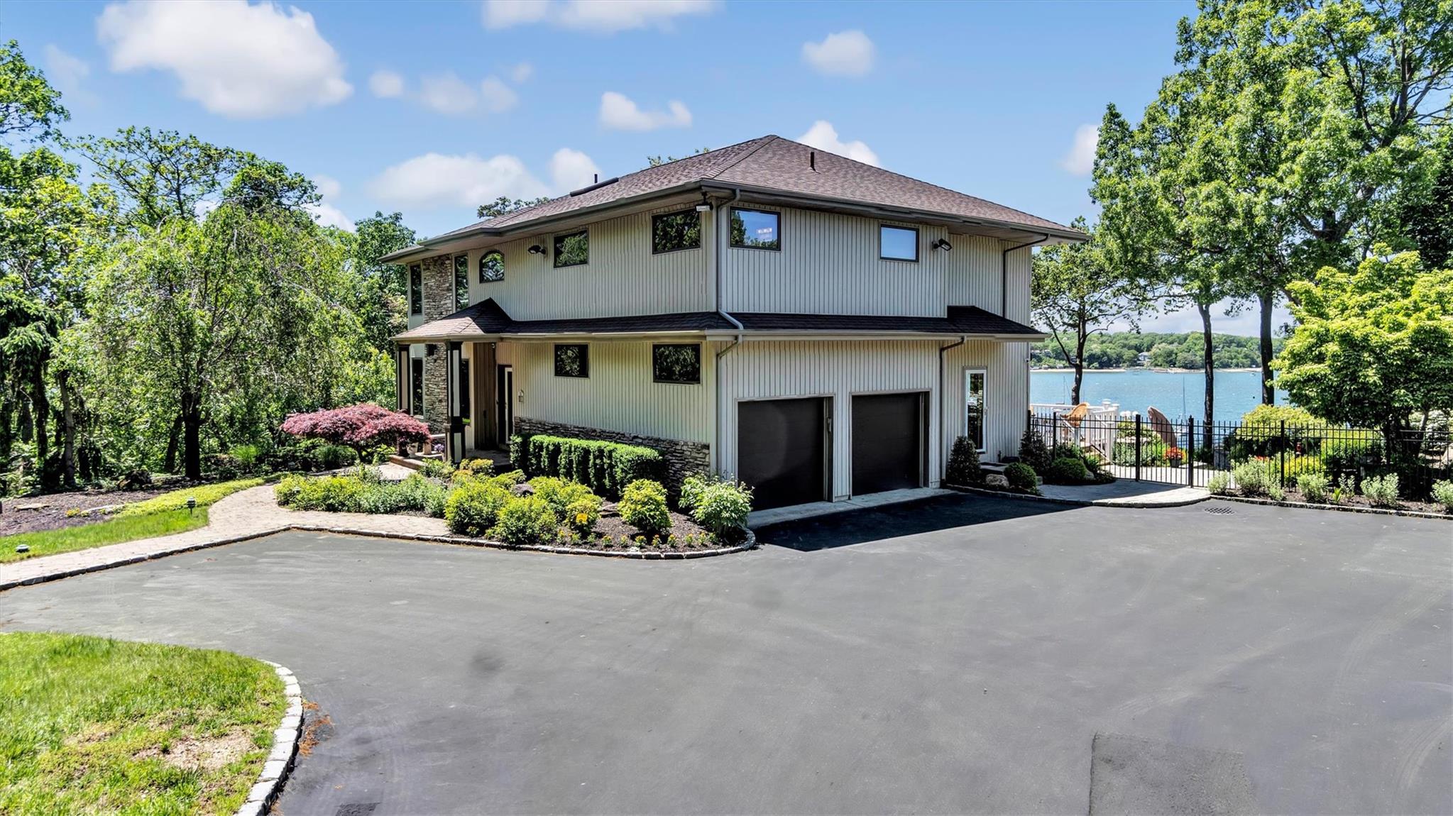 Sunset Path, Port Jefferson, Hamptons, NY - 5 Bedrooms  
4 Bathrooms - 