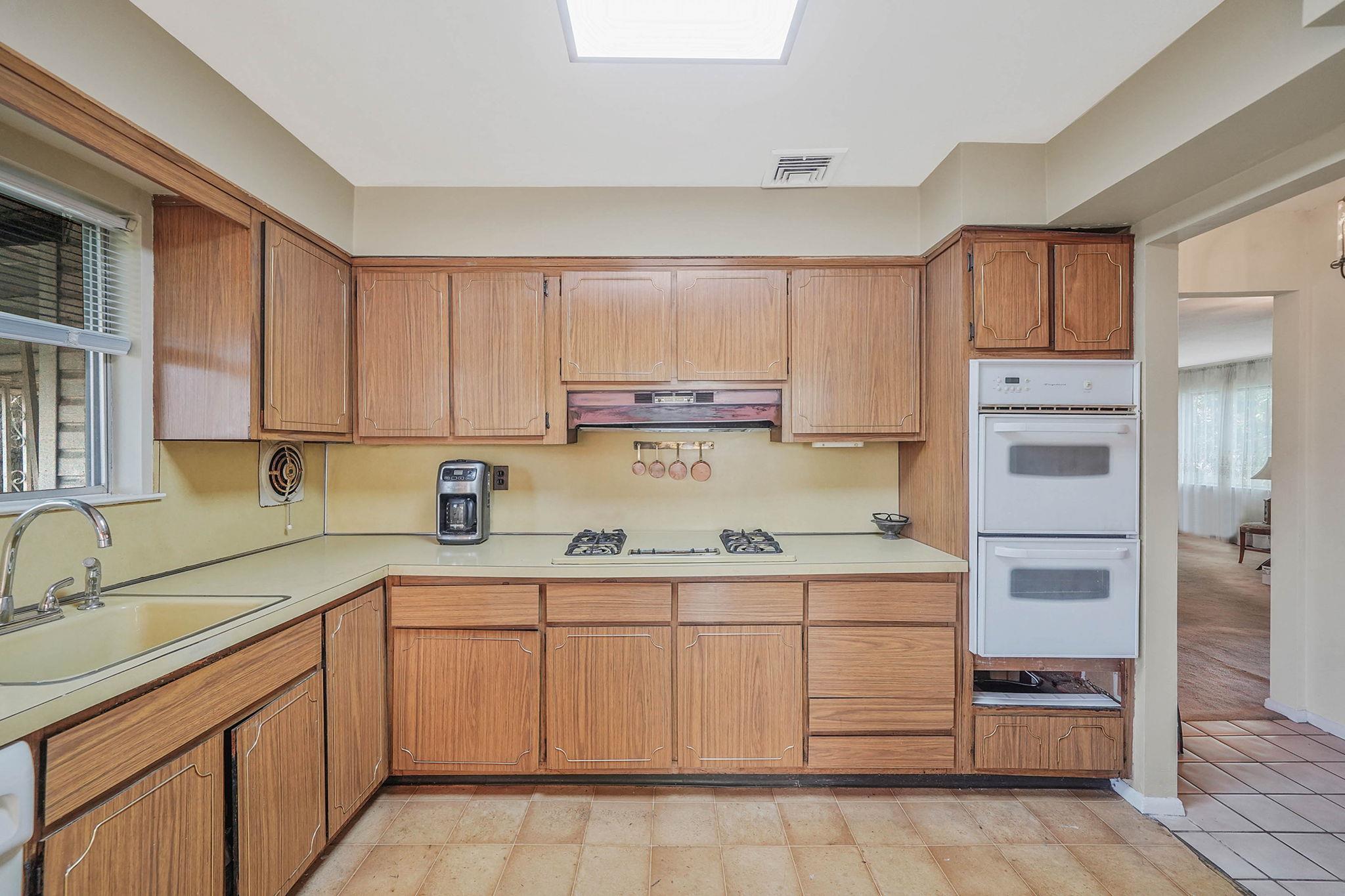 39 Pinewood Drive, Commack, New York image 13
