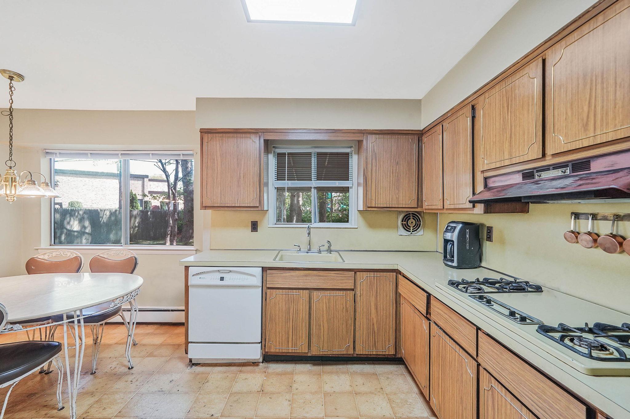 39 Pinewood Drive, Commack, New York image 12