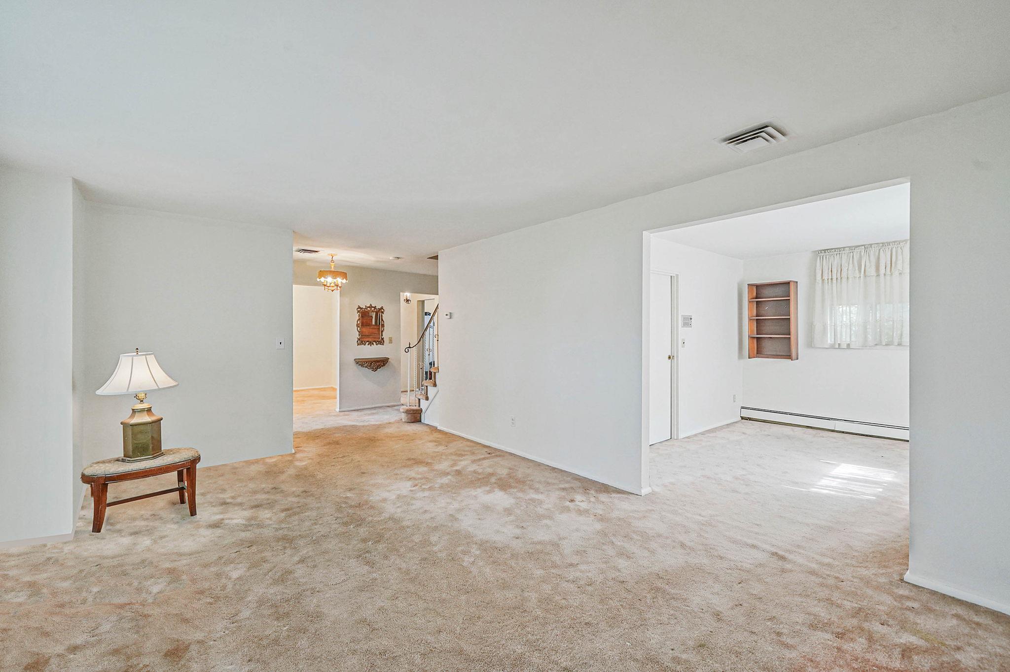 39 Pinewood Drive, Commack, New York image 9