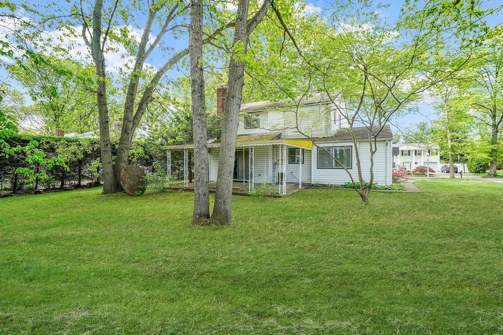 39 Pinewood Drive, Commack, New York image 31