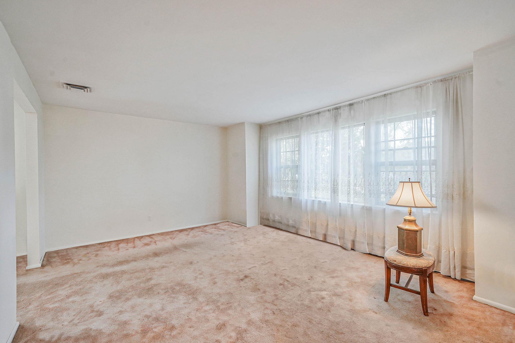 39 Pinewood Drive, Commack, New York image 8