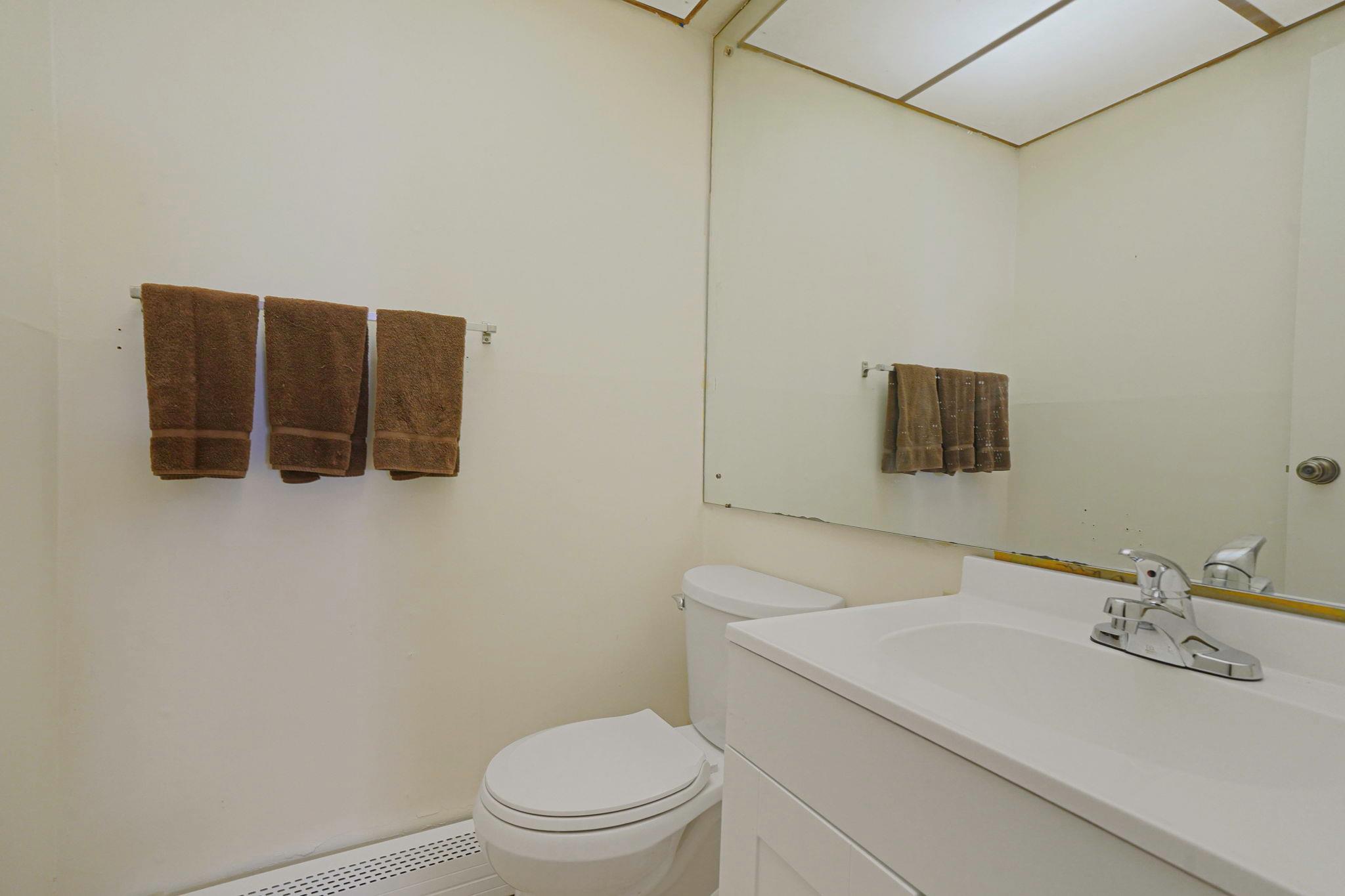 39 Pinewood Drive, Commack, New York image 16