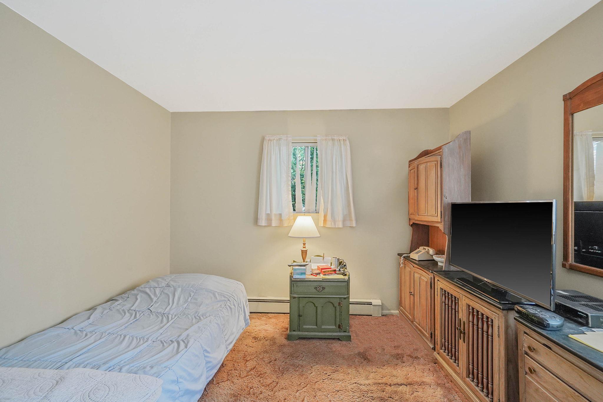 39 Pinewood Drive, Commack, New York image 26