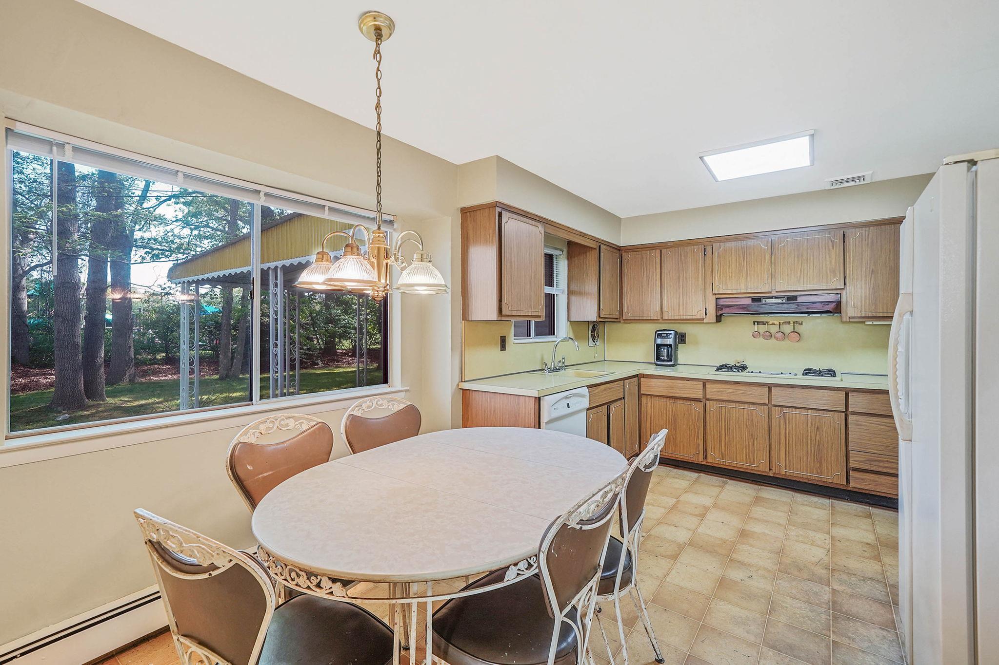 39 Pinewood Drive, Commack, New York image 14