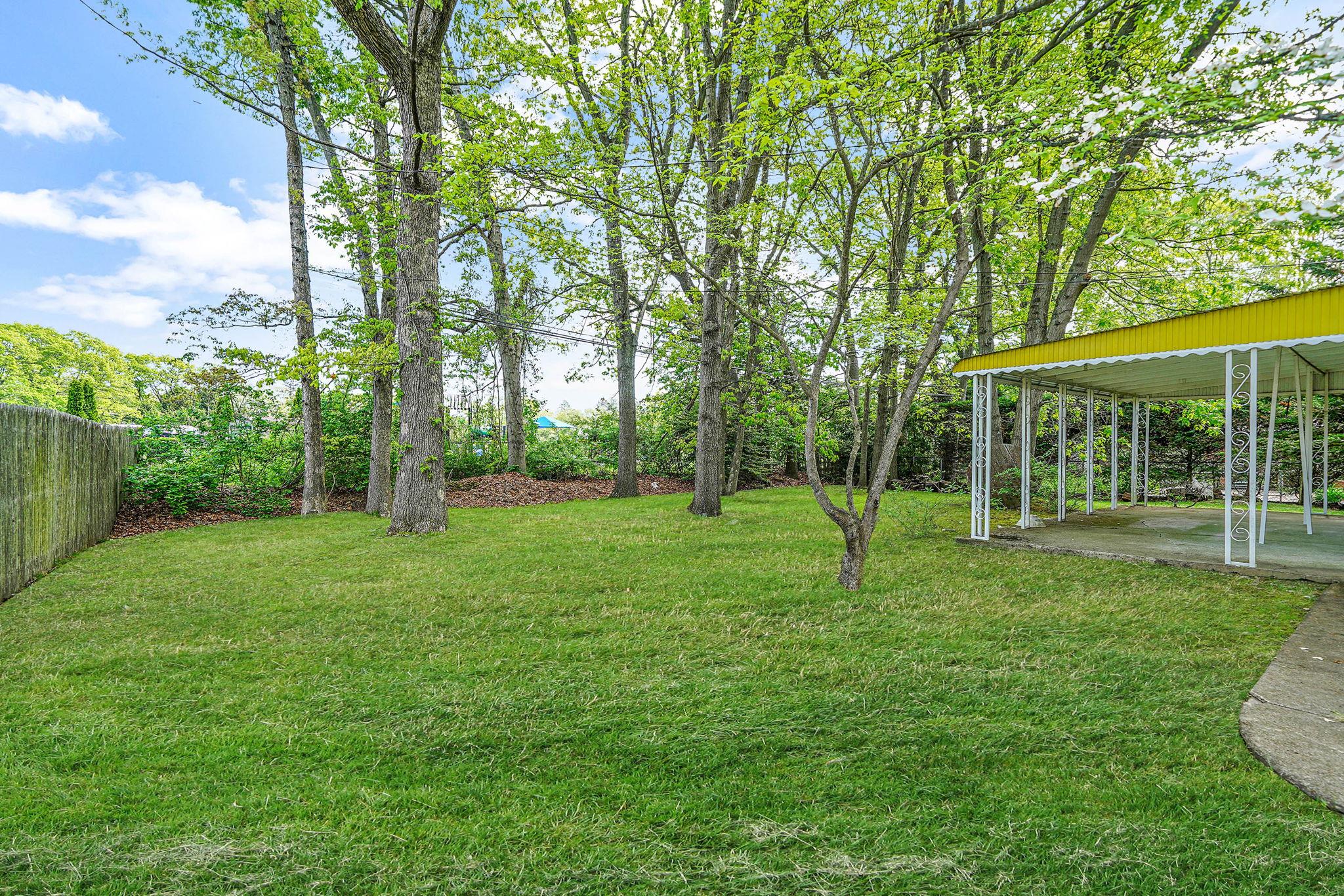 39 Pinewood Drive, Commack, New York image 34
