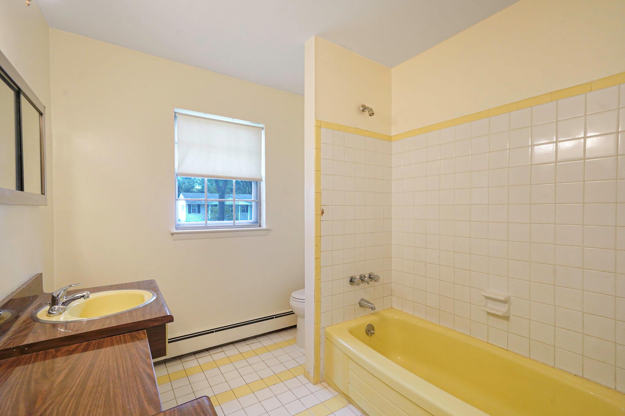 39 Pinewood Drive, Commack, New York image 22