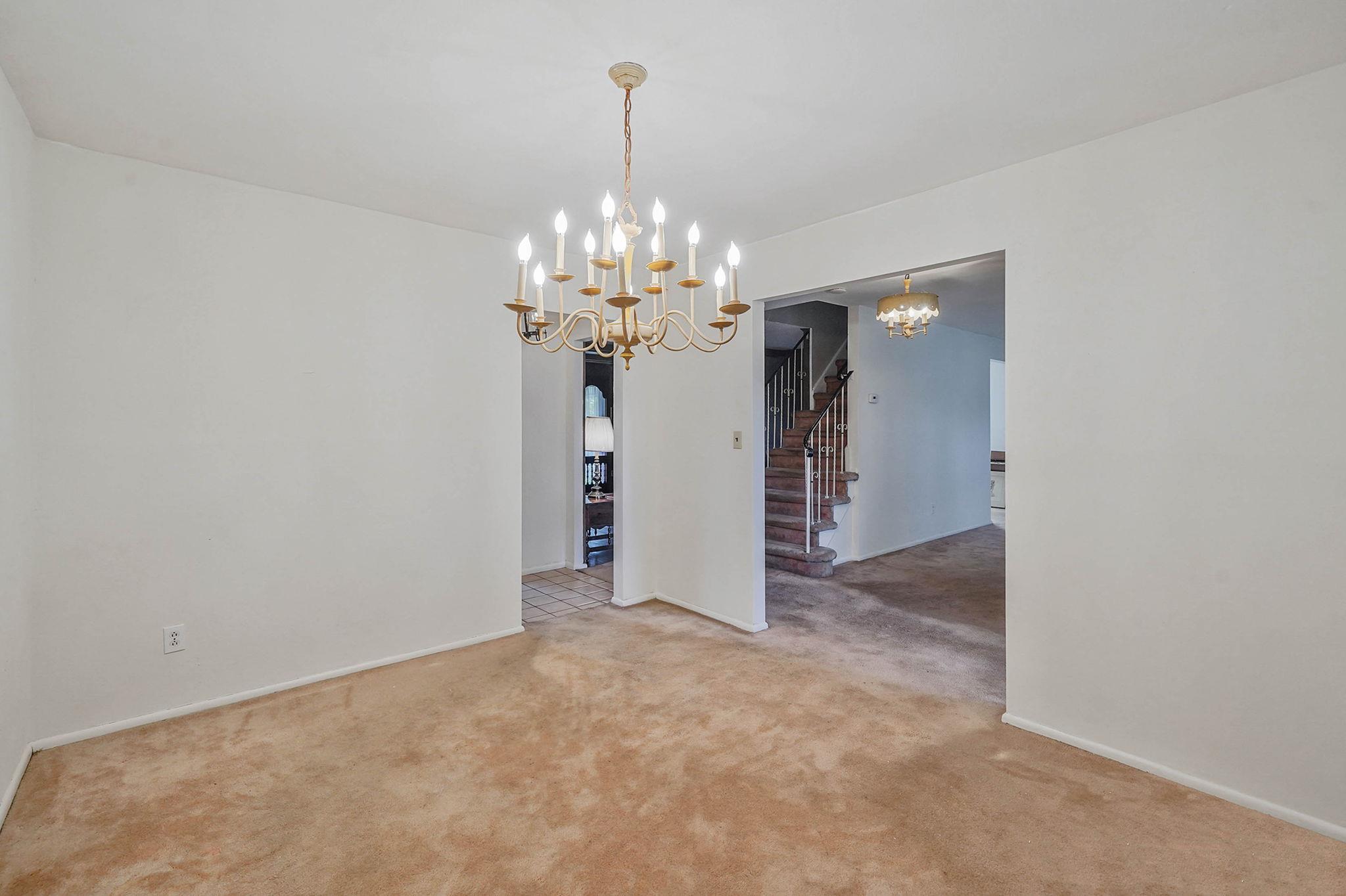 39 Pinewood Drive, Commack, New York image 7