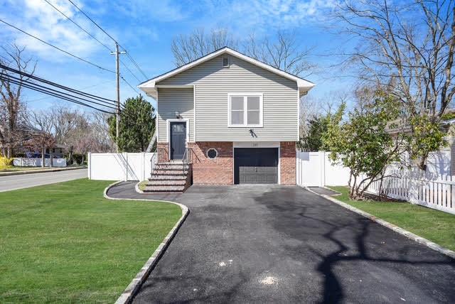 202 Pennsylvania Avenue, Medford, New York image 2