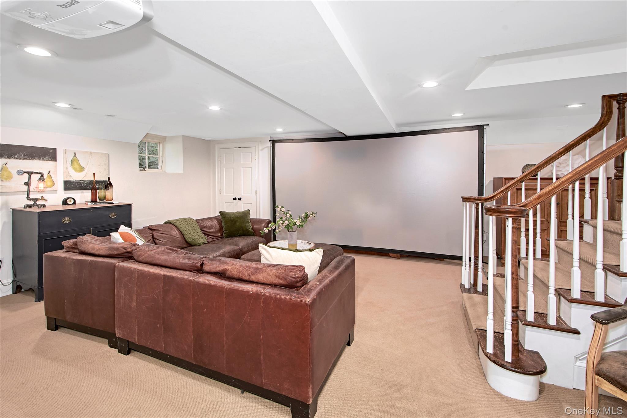 Chappaqua, New York 10514, United States, 6 Bedrooms Bedrooms, ,4 BathroomsBathrooms,Residential,Active,212151