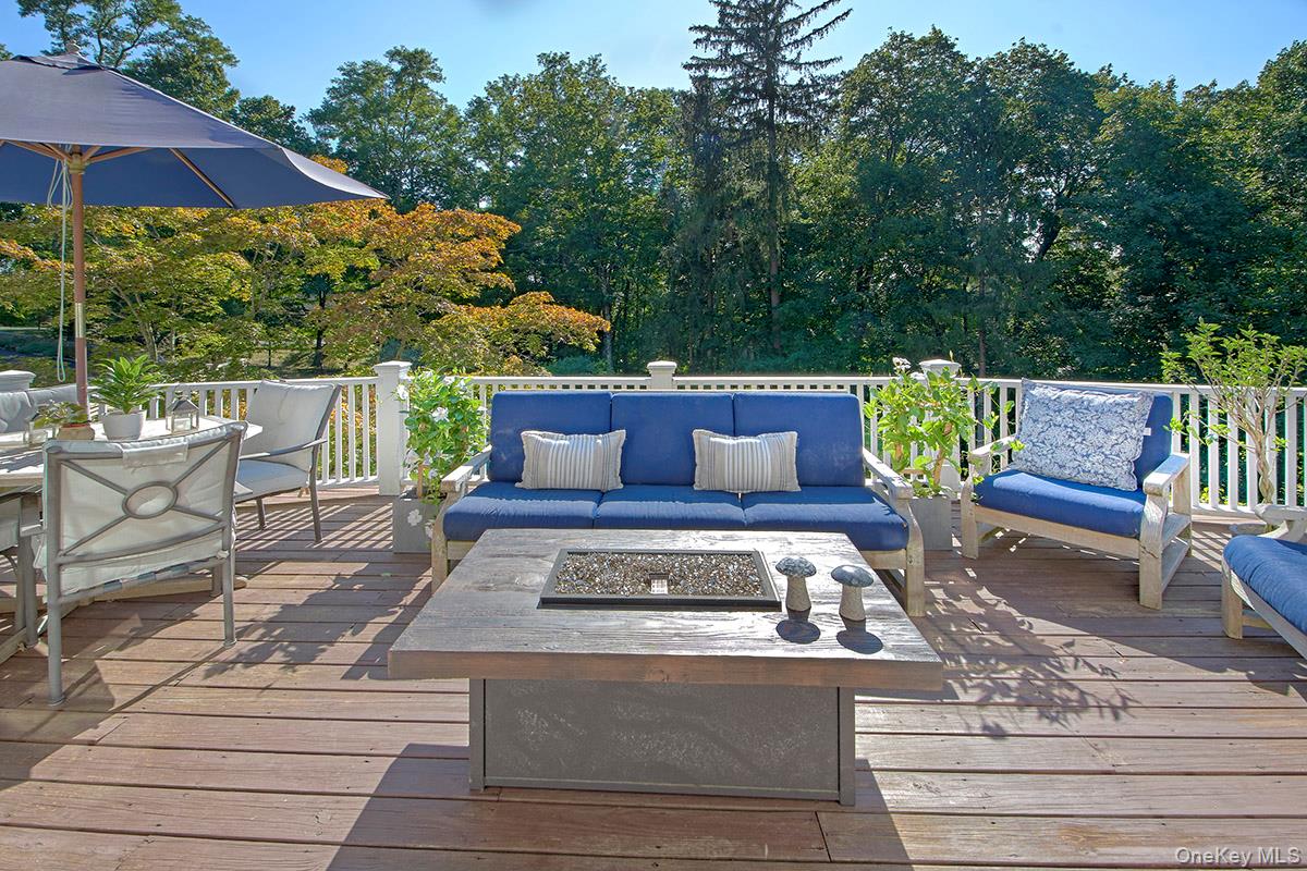 Chappaqua, New York 10514, United States, 6 Bedrooms Bedrooms, ,4 BathroomsBathrooms,Residential,Active,212151