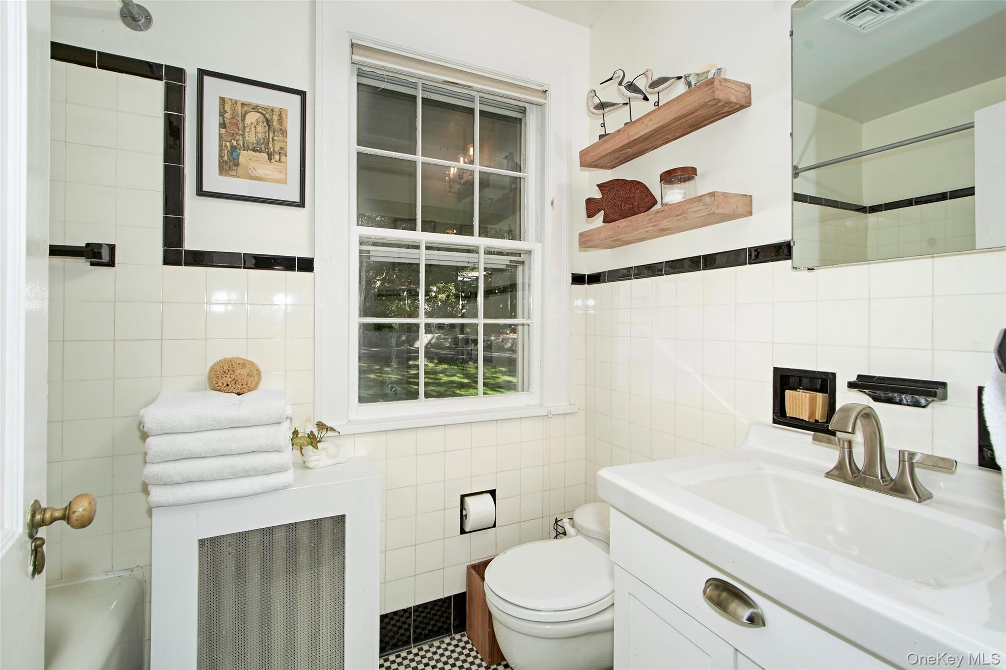 Chappaqua, New York 10514, United States, 6 Bedrooms Bedrooms, ,4 BathroomsBathrooms,Residential,Active,212151