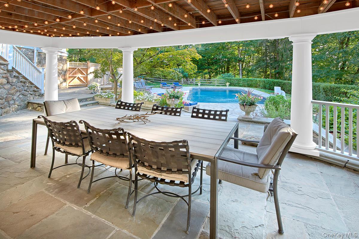 Chappaqua, New York 10514, United States, 6 Bedrooms Bedrooms, ,4 BathroomsBathrooms,Residential,Active,212151