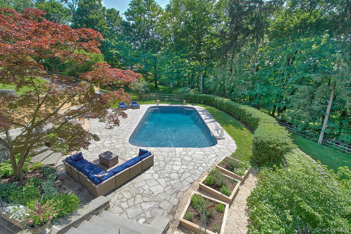 Chappaqua, New York 10514, United States, 6 Bedrooms Bedrooms, ,4 BathroomsBathrooms,Residential,Active,212151